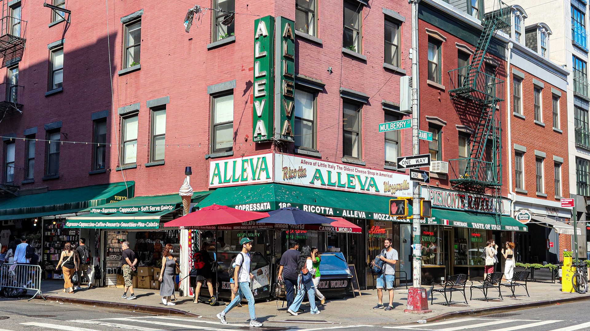 Italian Neighborhood Guide: Exploring Mulberry Street, New York City's Little Italy