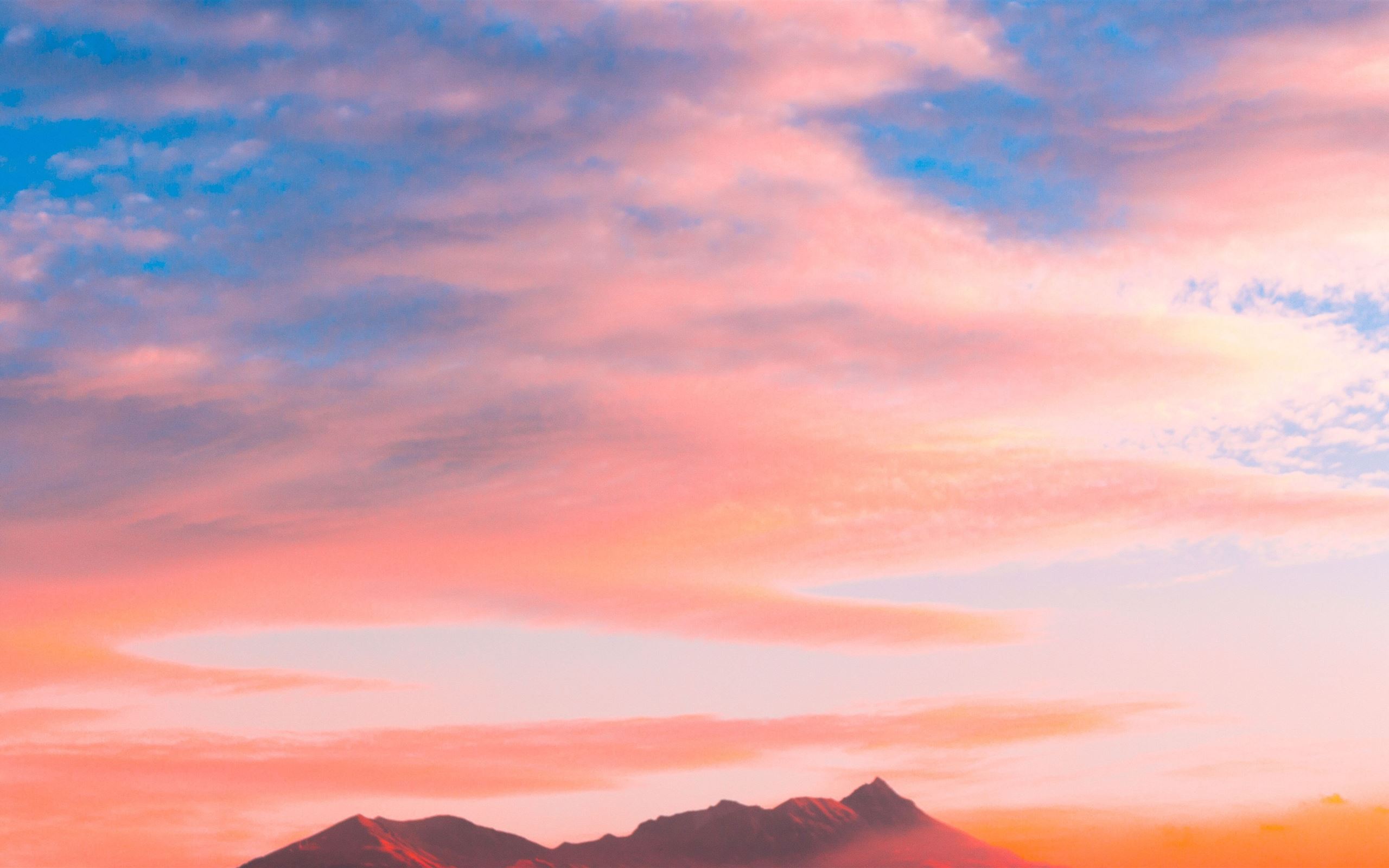 clouds over volcano 4k Mac Wallpaper