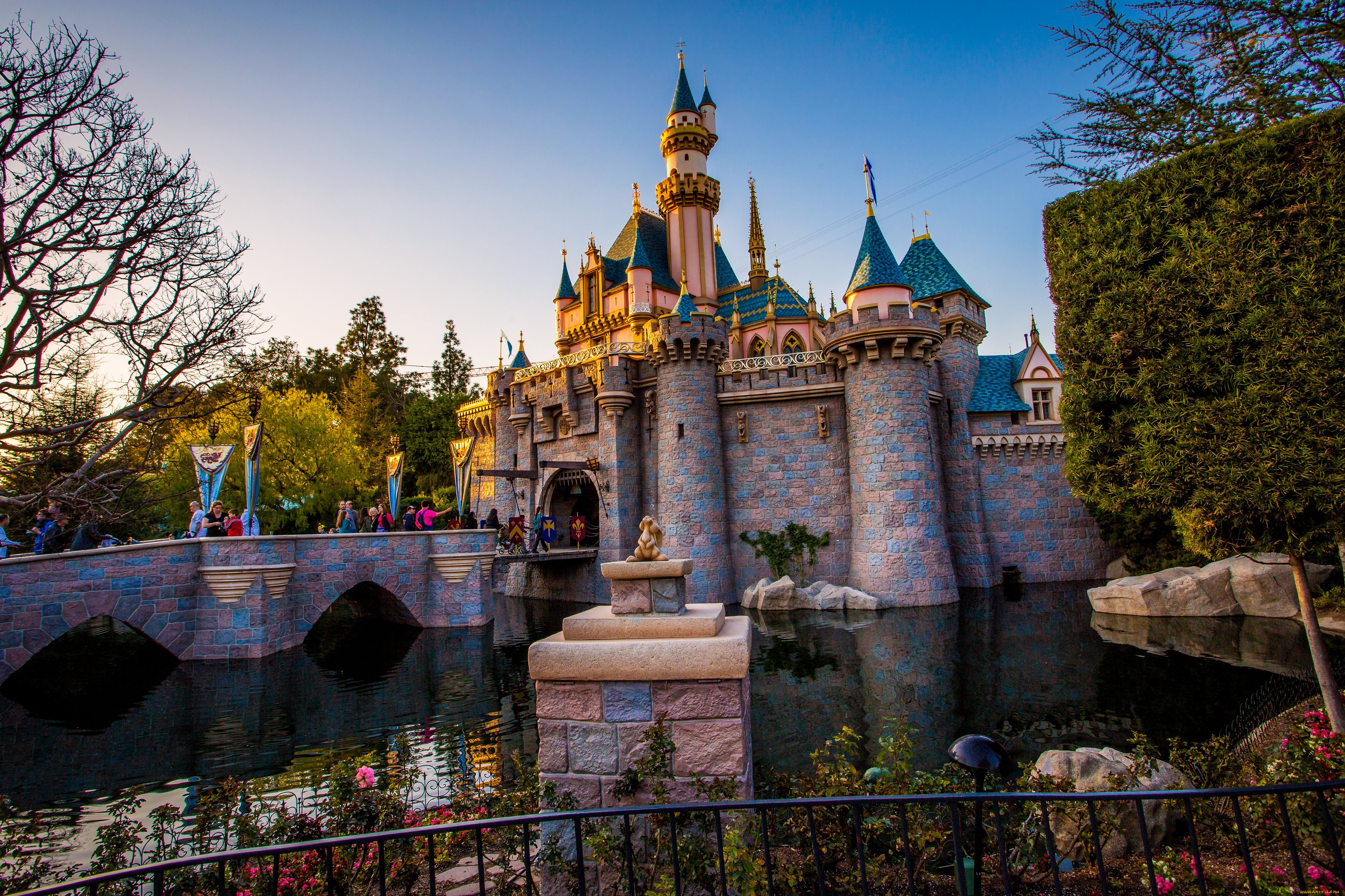 Enchanted Disneyland Castle Ultra