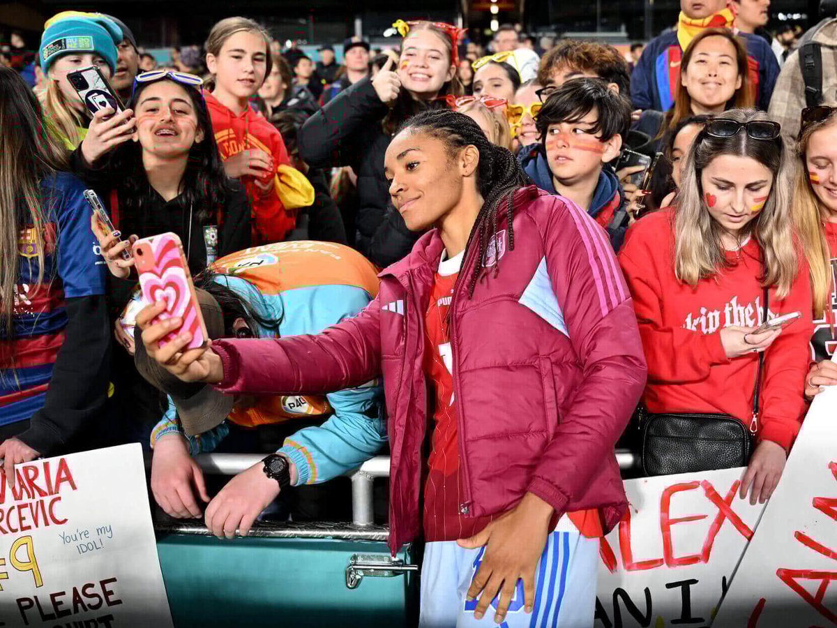 Salma Paralluelo: Spain forward who might have been destined for Olympics sprinting medal