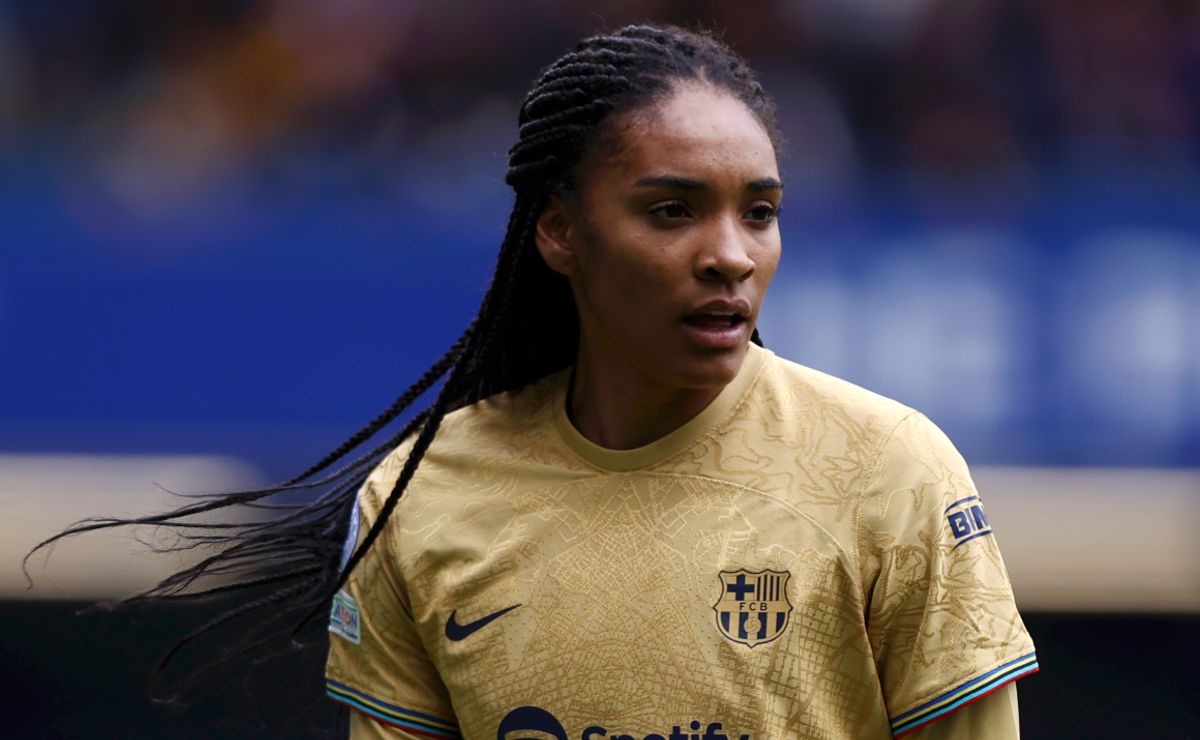 Salma Paralluelo's Profile: Age, Parents, Boyfriend, Salary, and Social Media Accounts