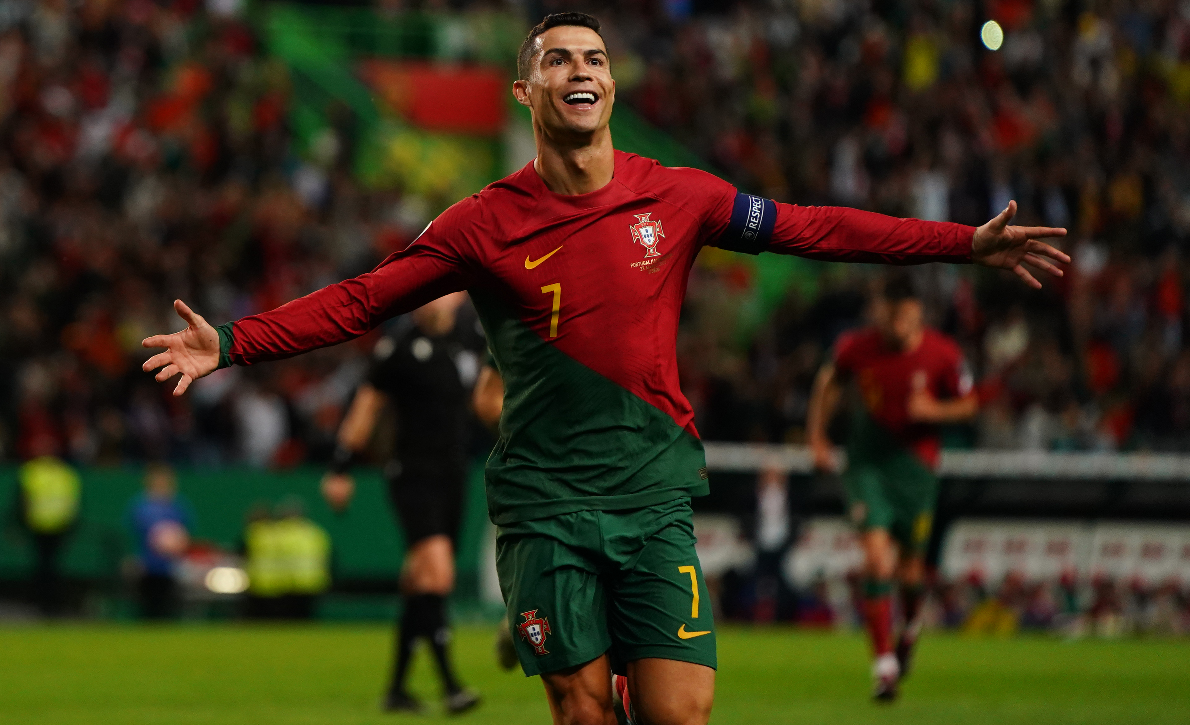 Amazing Ronaldo free kick goal and cap record vs. Liechtenstein