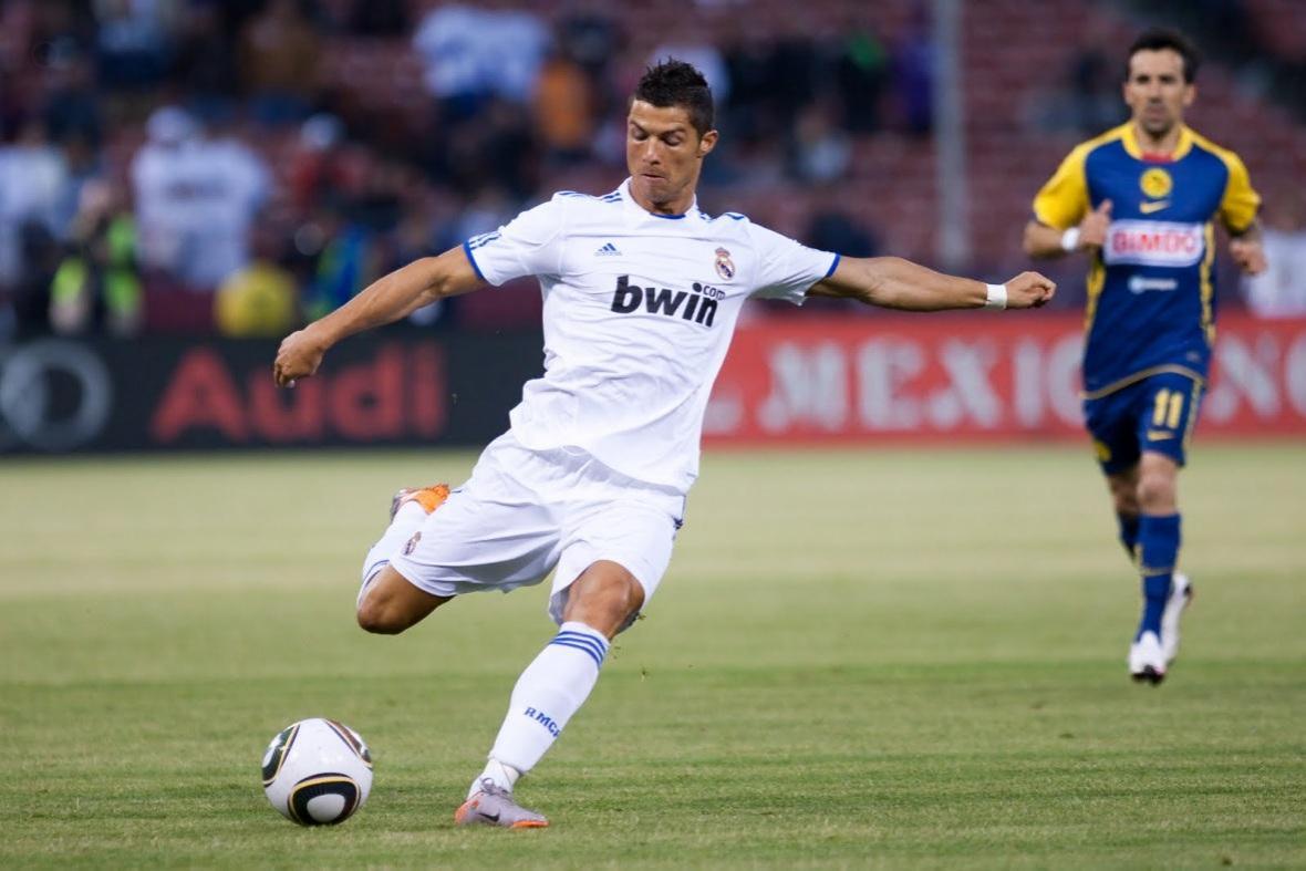 Cristiano Ronaldo Free Kick HD Wallpaper Free Kick. แฟนไทย