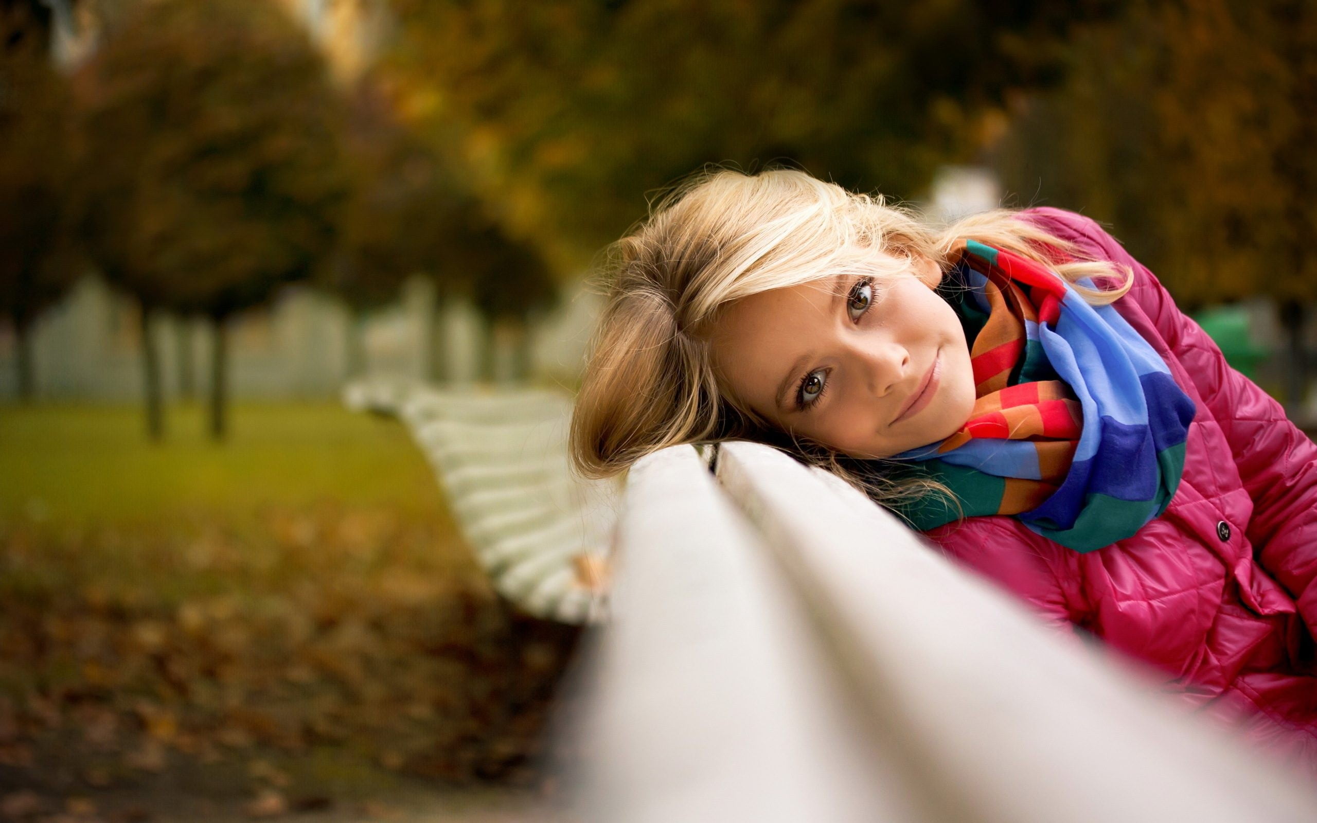 Wallpaper / beautiful people, blonde, yellow, casual Clothing, face, 2K, park, park Made Space, relaxation, childhood, one Person, portrait, beautiful woman free download