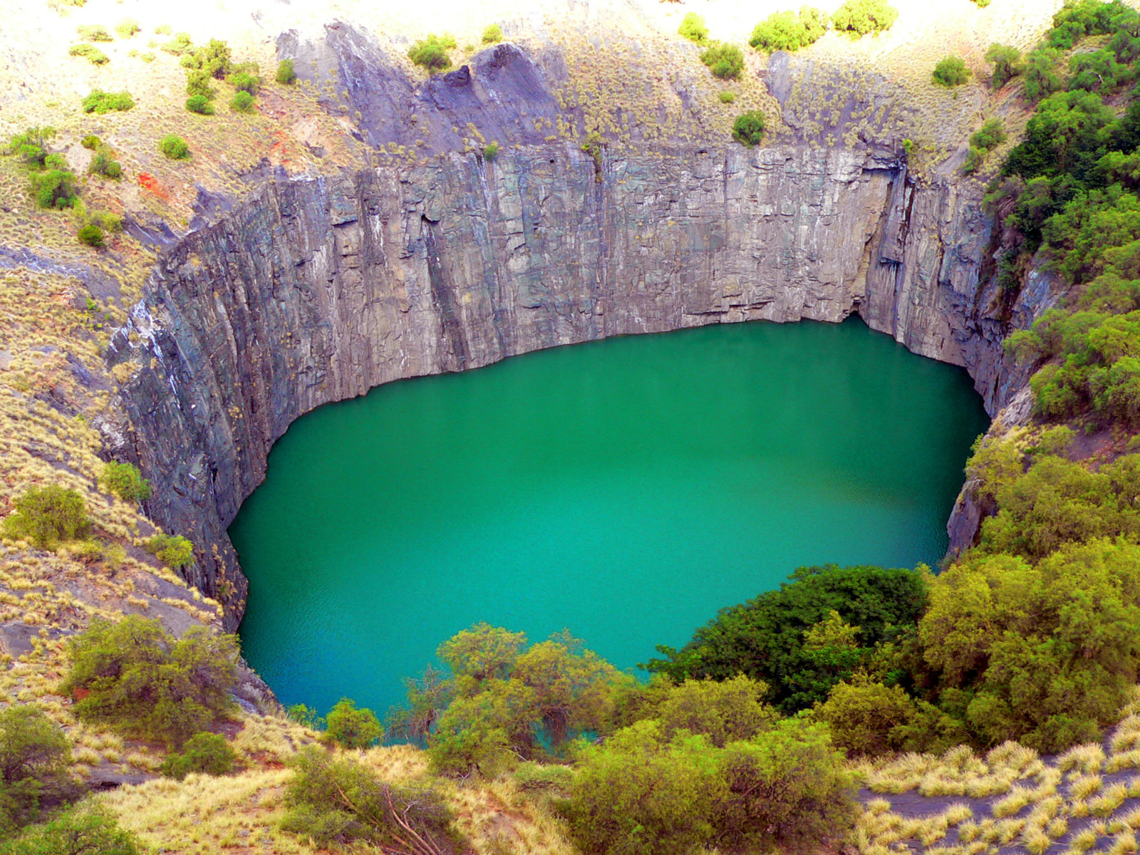 Big Hole With Turquoise Green Water Kimberley, south Africa Desktop Wallpaper HD Resolution, Wallpaper13.com