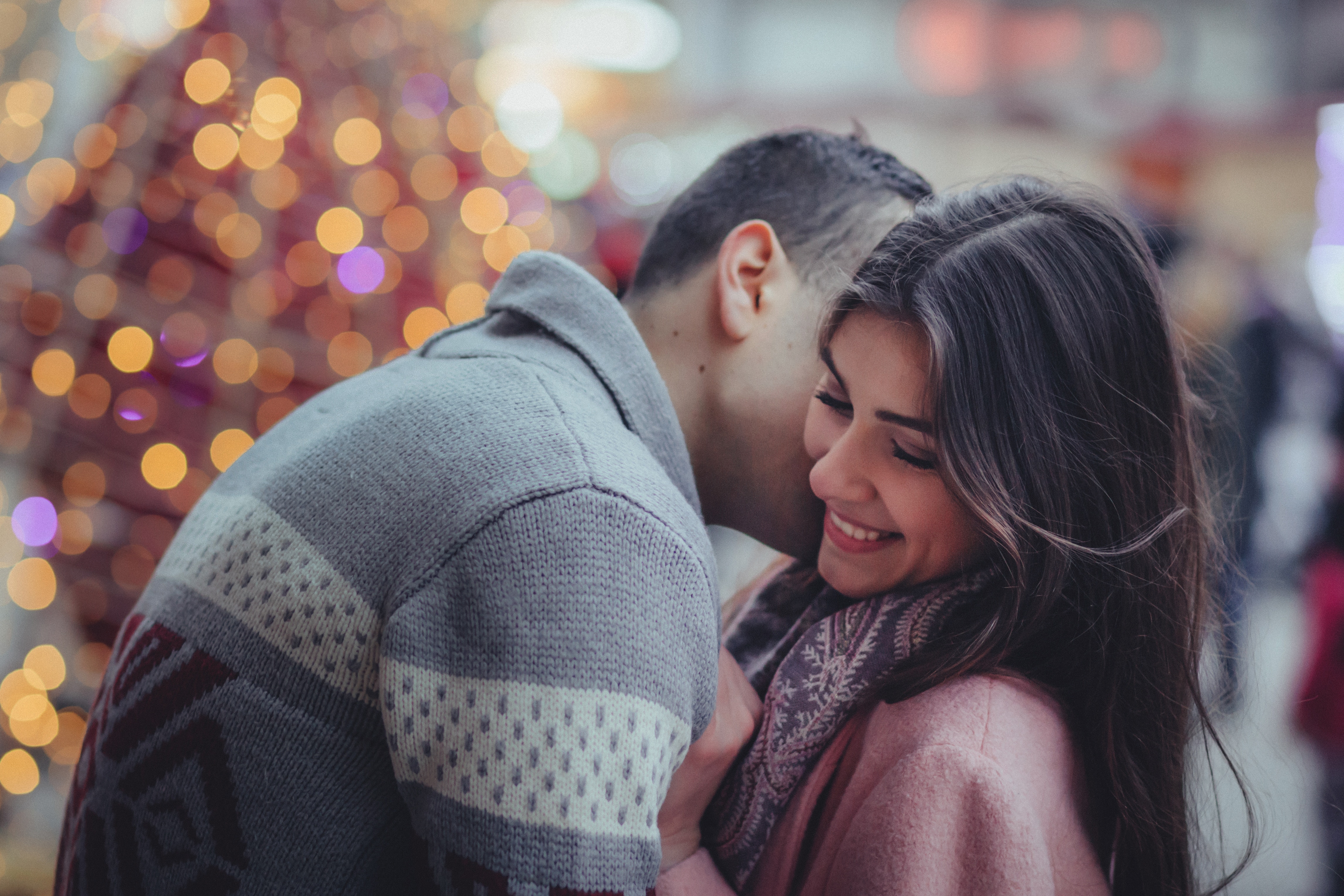 4584x3056 female, jumper, boken, man, male, bokeh, woman, smile, Free , light, couple boyfriend, girlfreind, guy, cuddle, blur, embrace, hug, lady, sweater, scarf, kiss Gallery HD Wallpaper