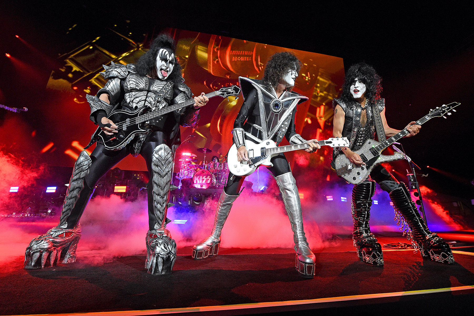 Kiss' Roadies Blast LAX Covid Protocols Following Crew Death