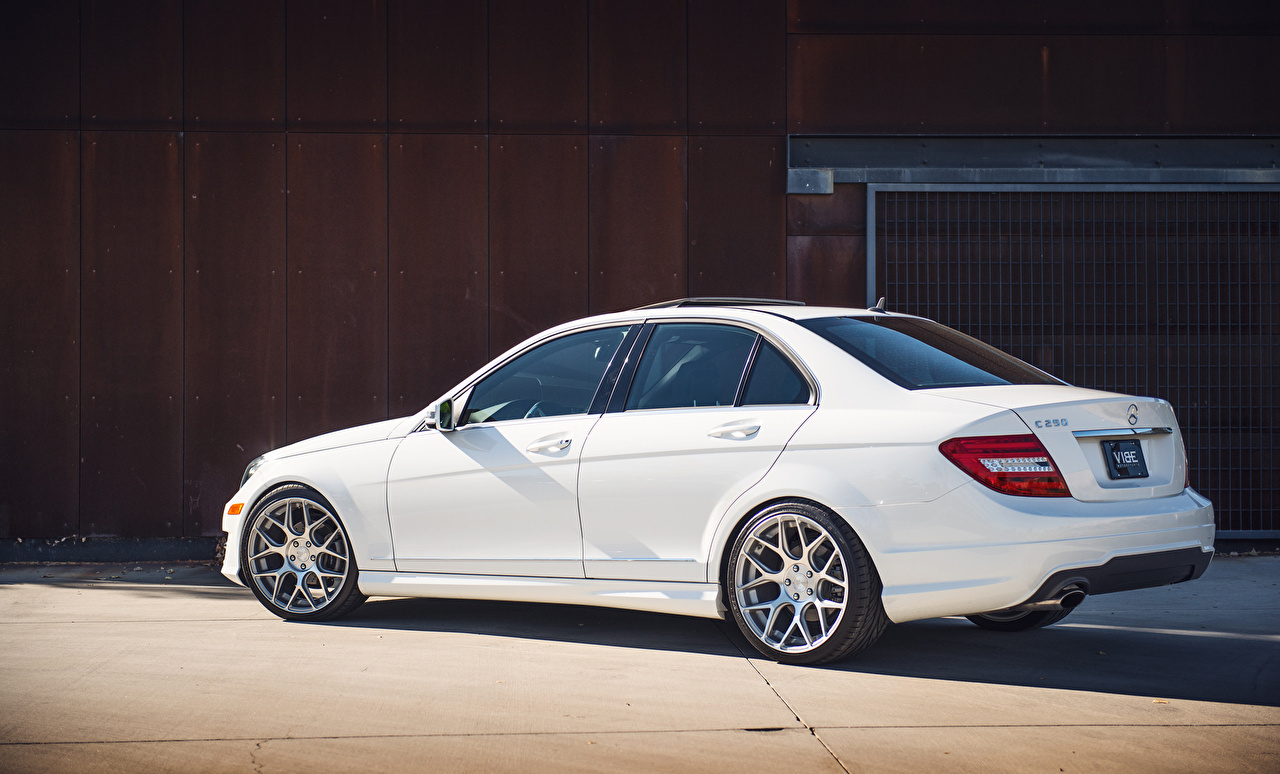 Image Mercedes Benz C250 White Side Cars
