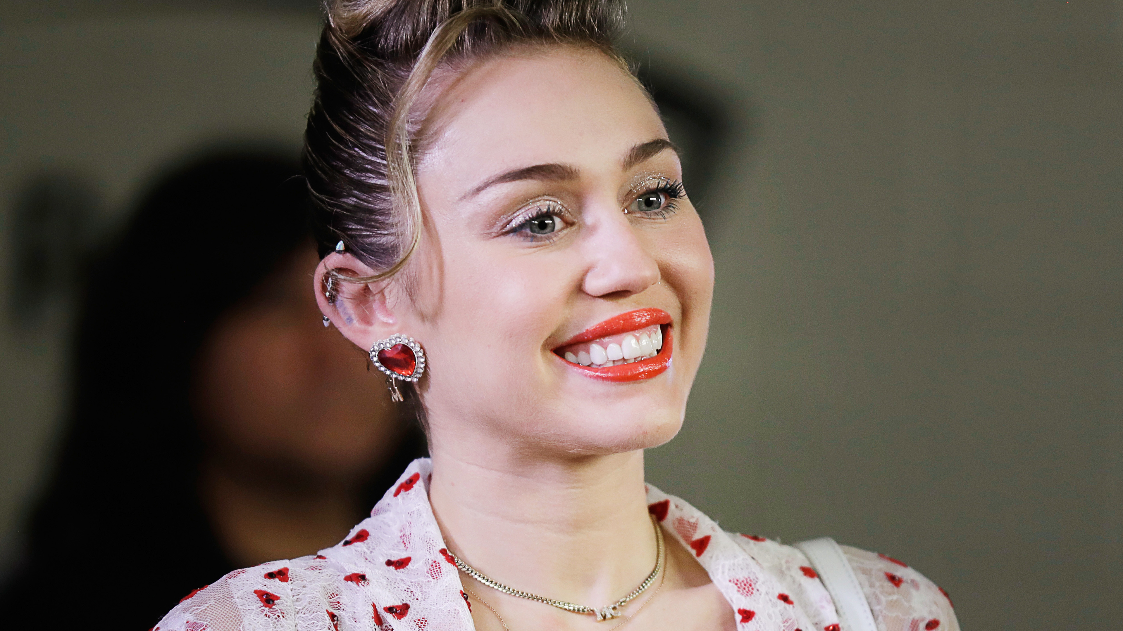 Wallpaper 4k Miley Cyrus 2018 Wallpaper