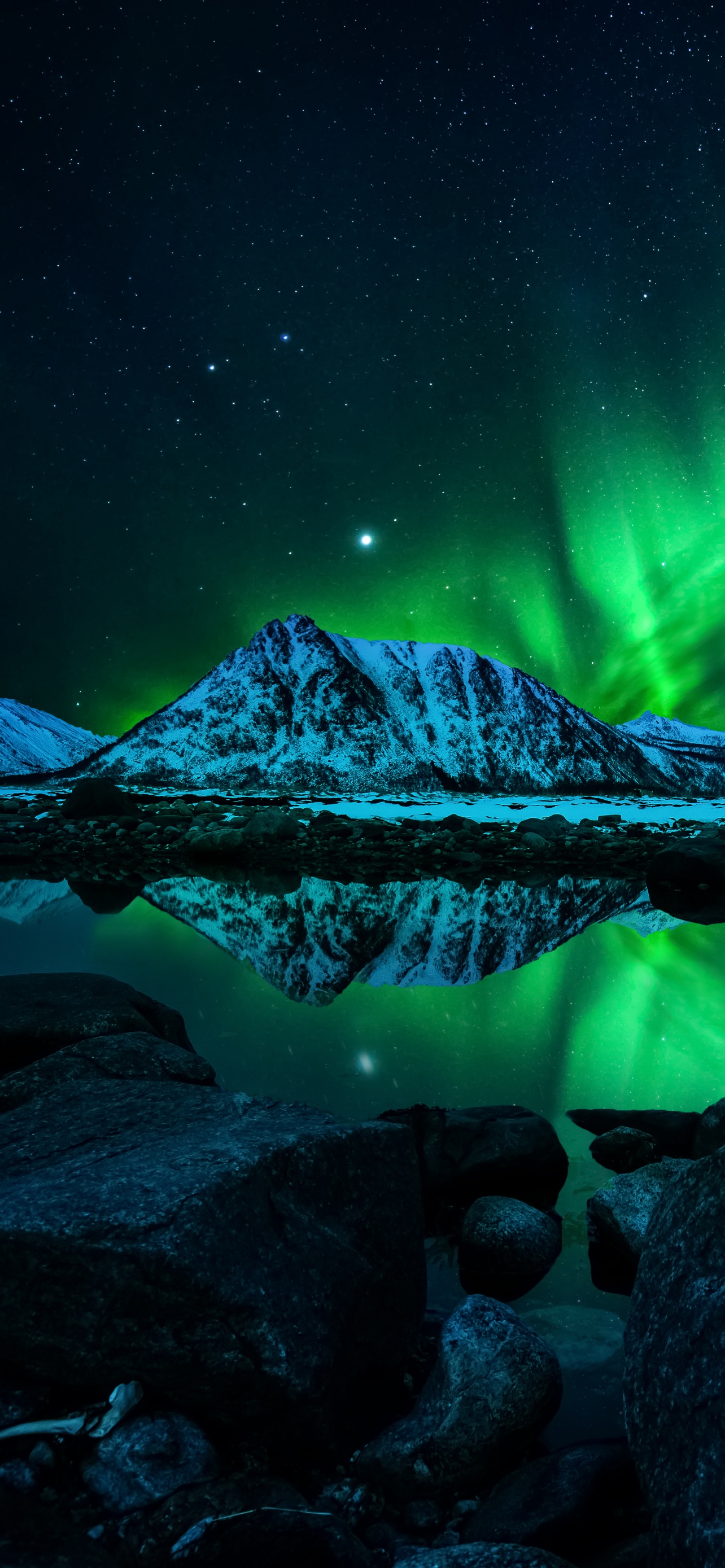 Aurora Borealis Wallpaper 4K, Night, Northern Lights, Mountains