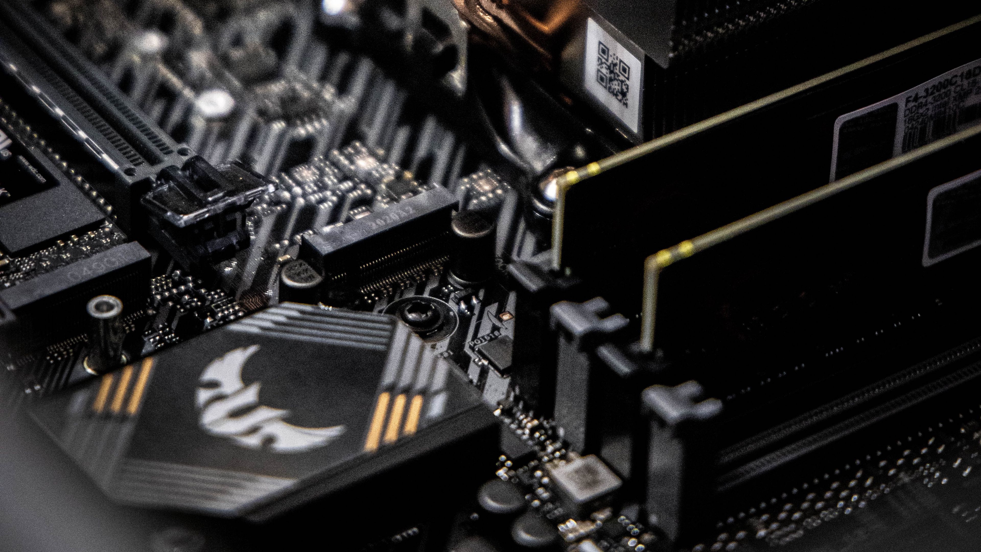 Download wallpaper 3840x2160 computer, motherboard, cooler, hardware, computer technology 4k uhd 16:9 HD background