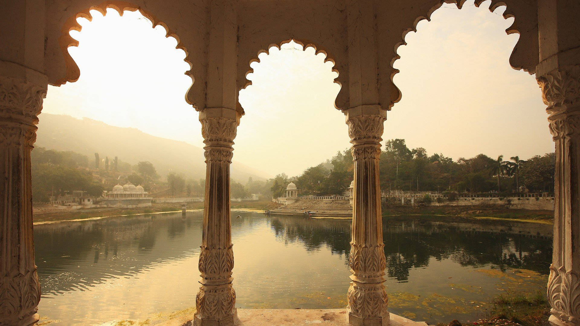 Download Indian Pillars In Palace Wallpaper
