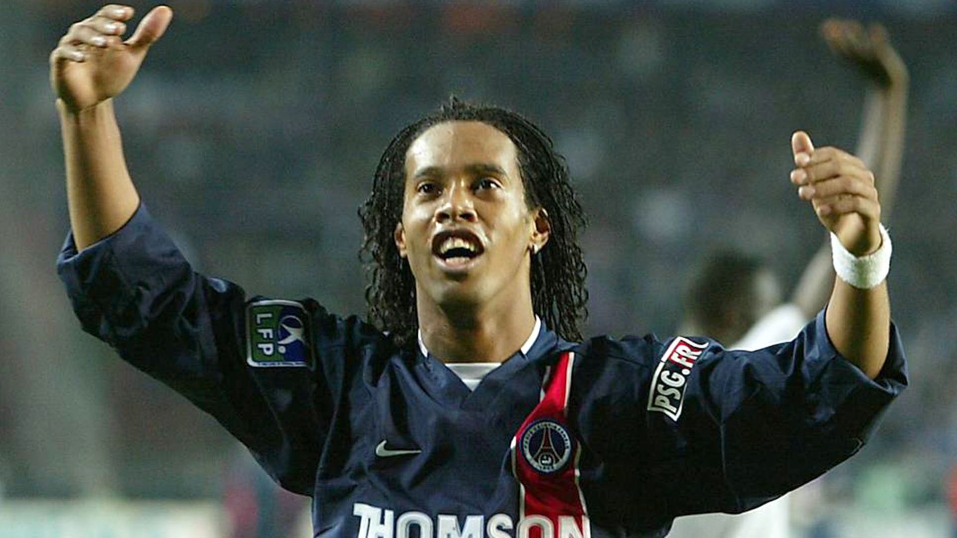 These are the legendary goals of Ronaldinho in PSG. El Futbolero US Historic