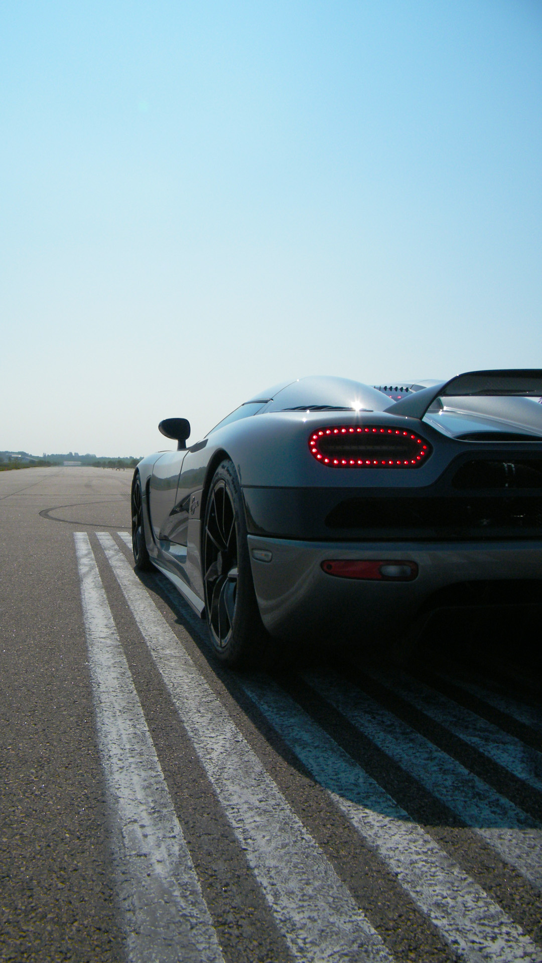 Koenigsegg Agera R iPhone Wallpaper
