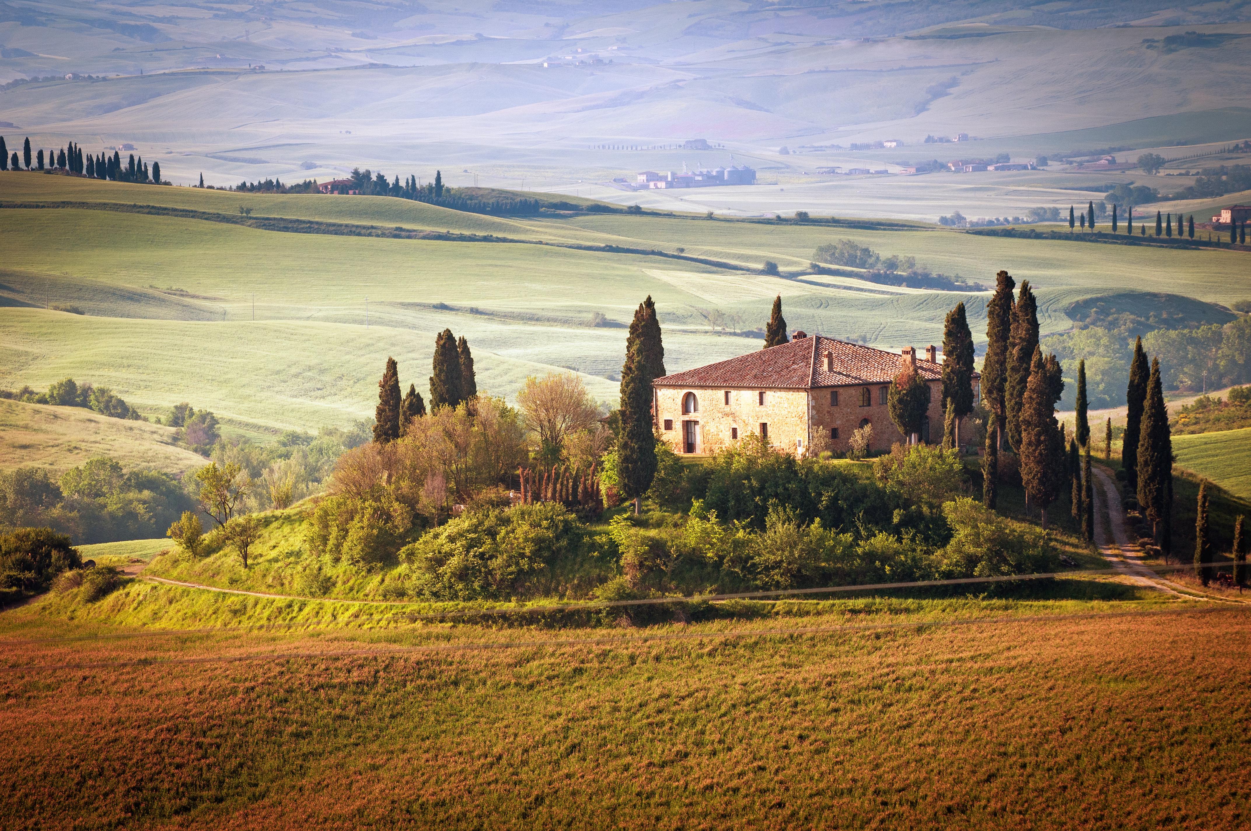 Tuscan Countryside Wallpaper