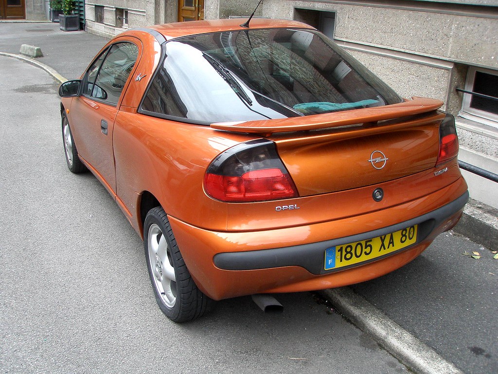 Opel Tigra orange. Un orange un peu or. :-). gueguette80. Définitivement non voyant