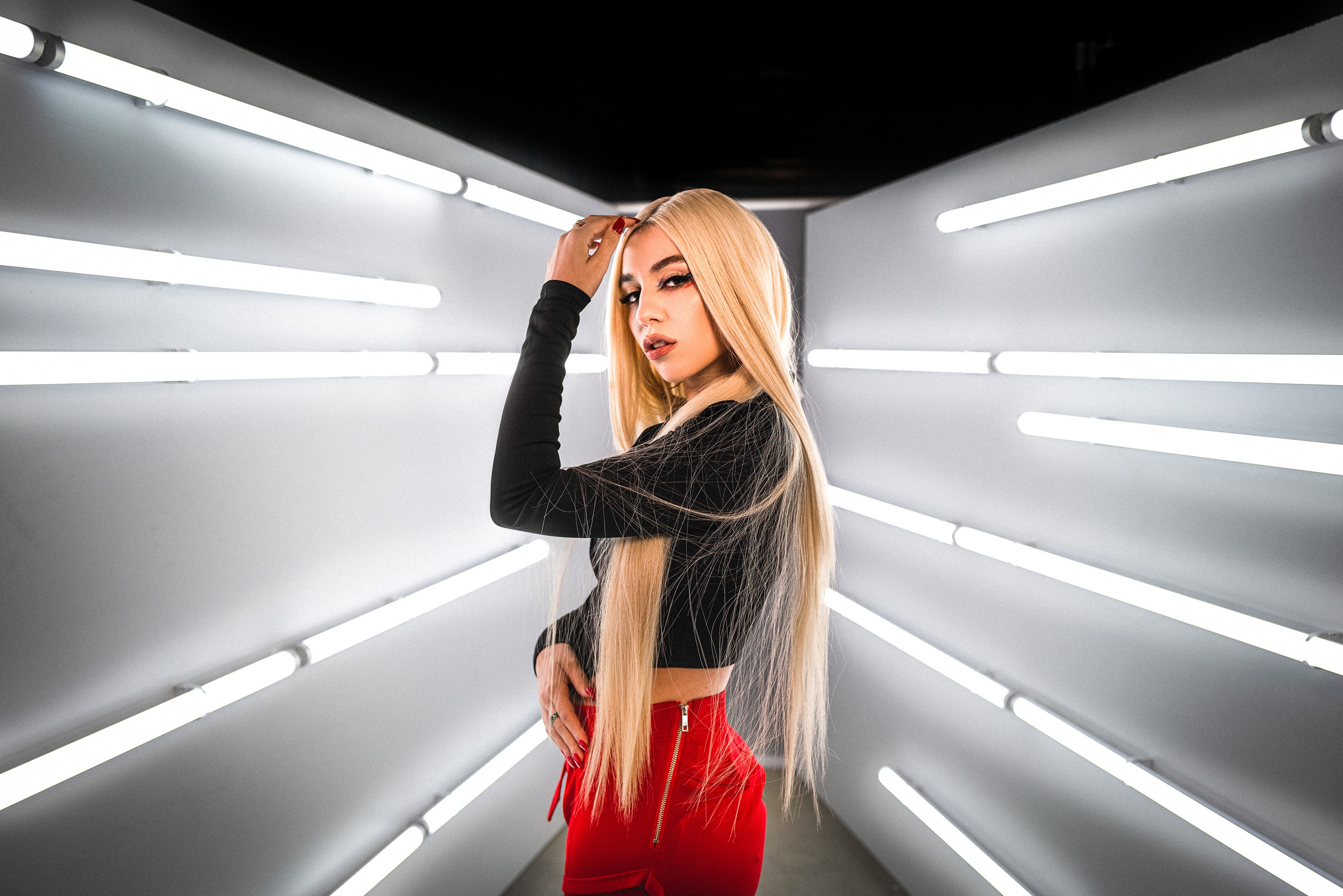 Ava Max HD Gallery HD Wallpaper