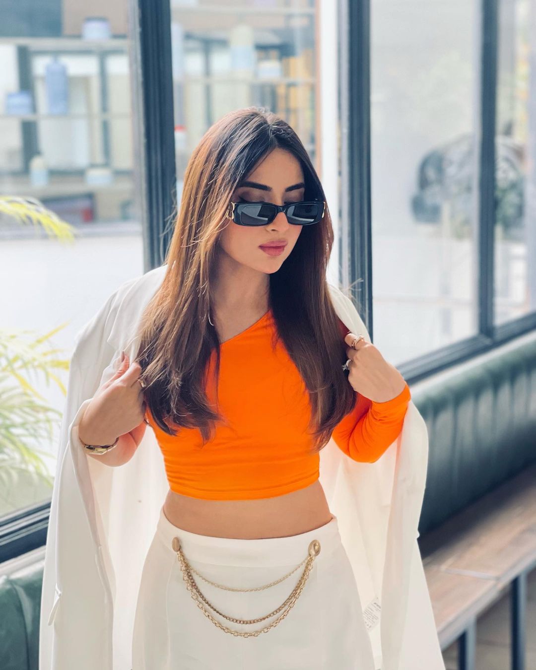 Saboor Aly turns heads with new bold picture