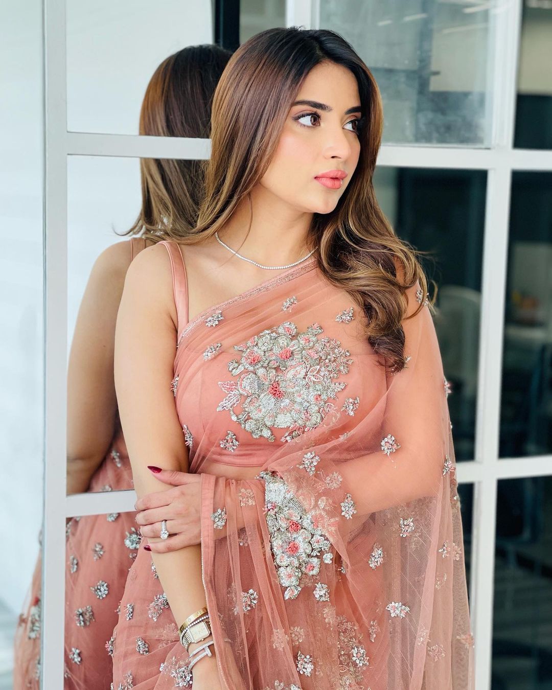 Saboor Aly Looks Ravishing in Flawless Peach Saree [Picture]