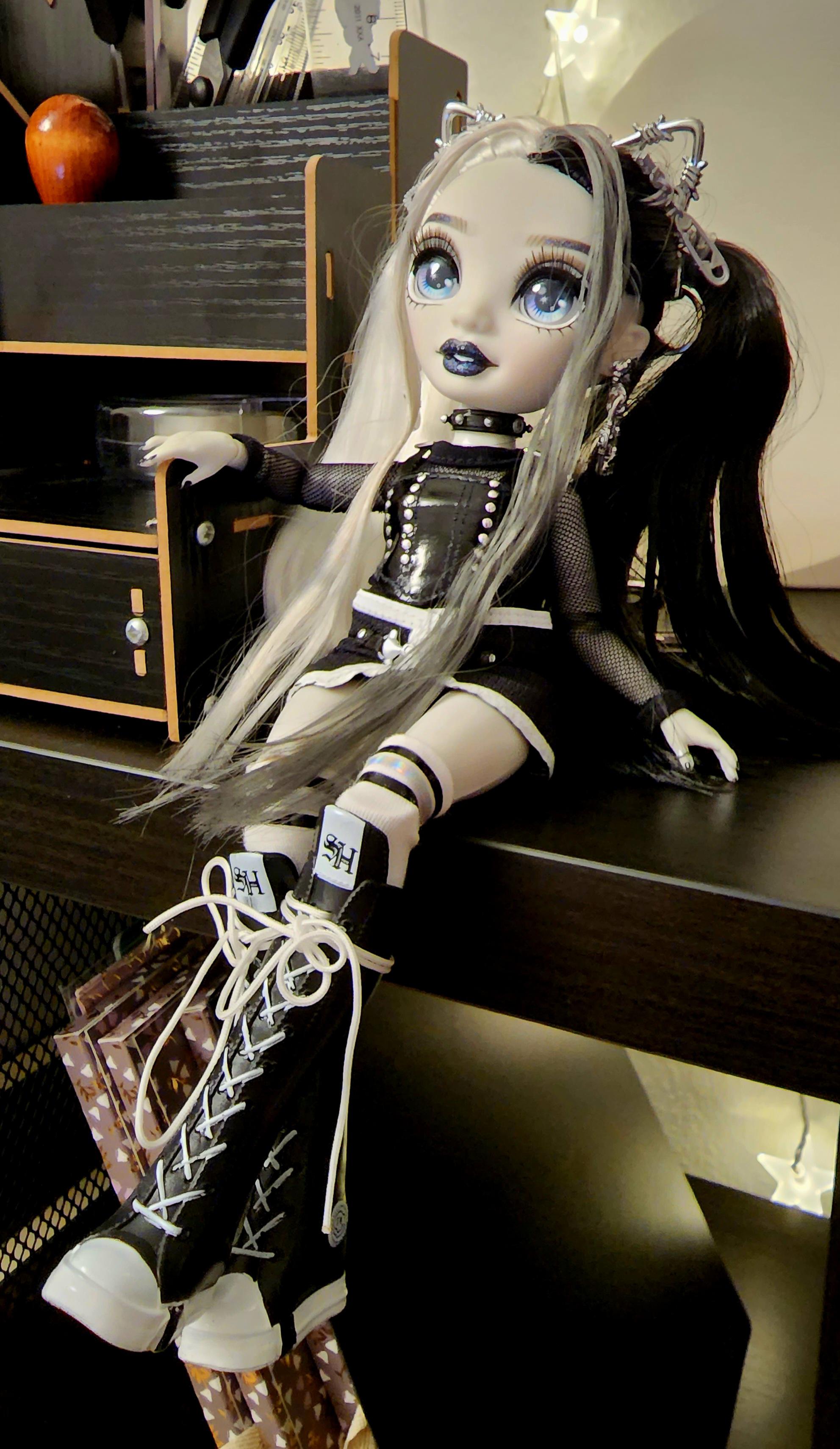 Saw someone say they regretted getting Heather and it made me a bit sad, because I think she's absolutely gorgeous and one of my favorites though I need to fix her hair