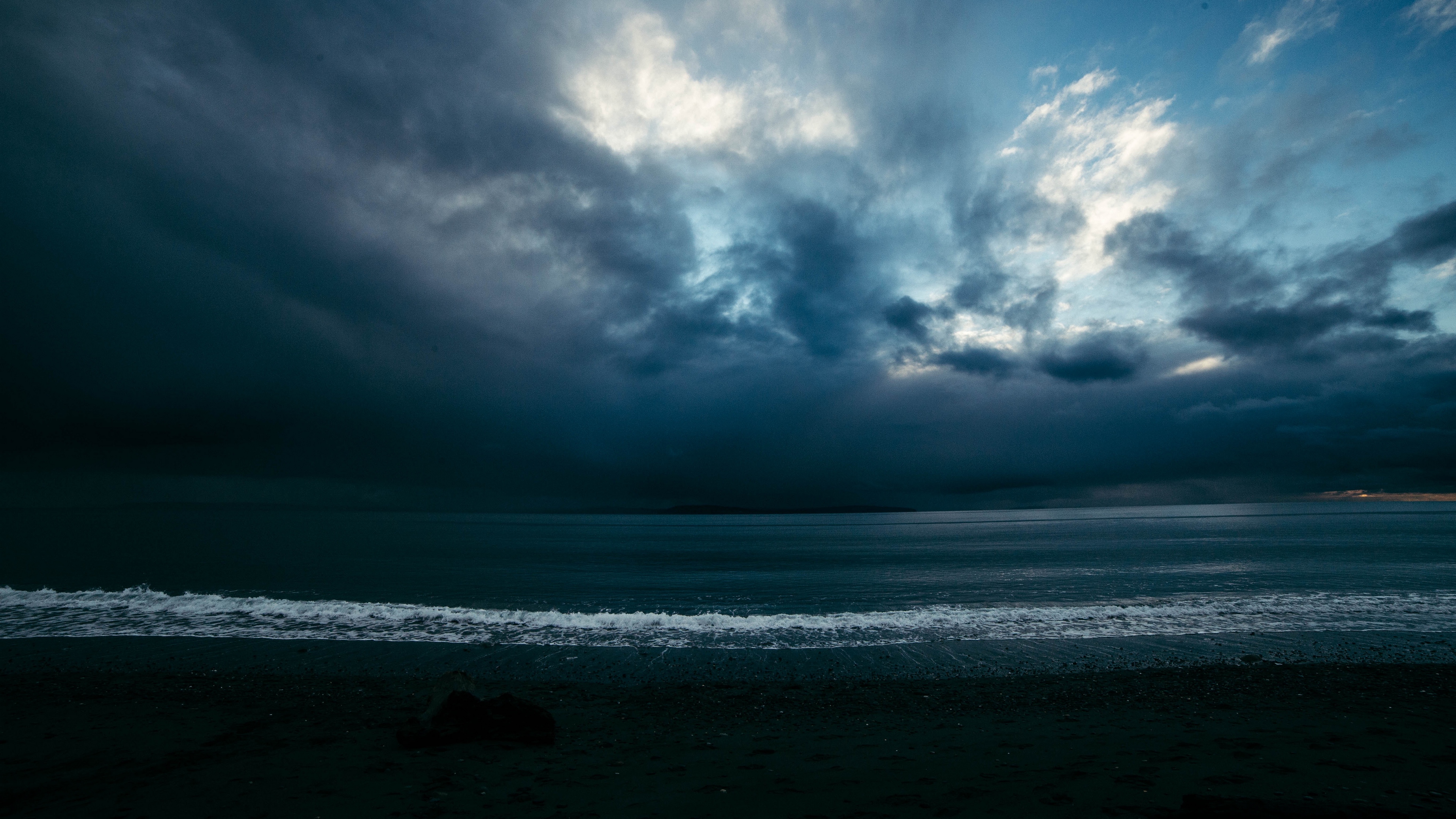 Wallpaper 4k sea, shore, surf, night, overcast 4k Wallpaper