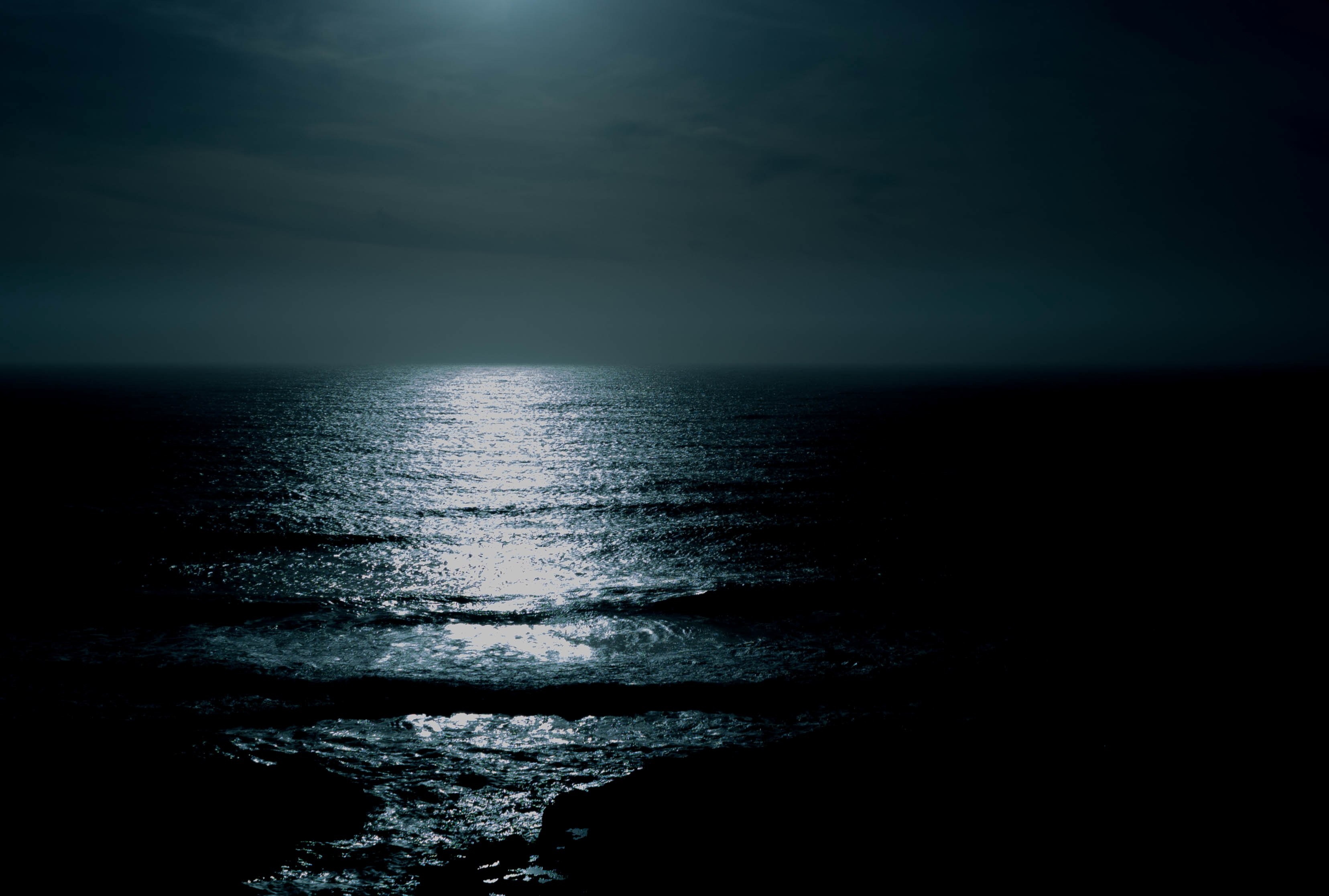 Wallpaper / ocean night moonlight and cloud HD 4k wallpaper free download
