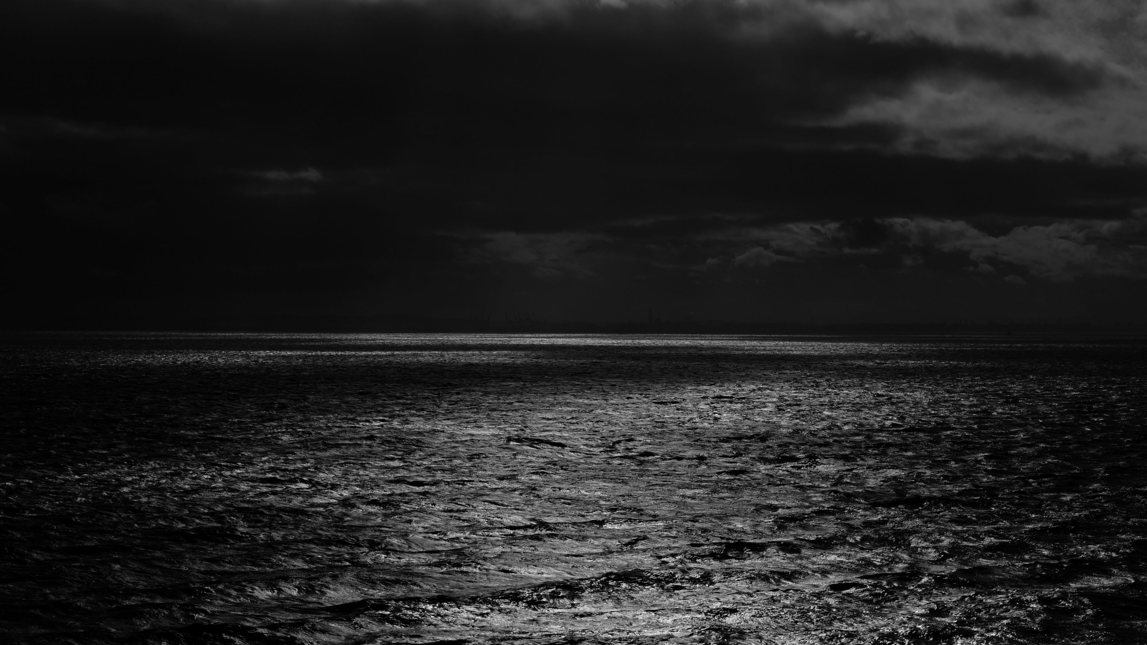 Wallpaper / sea, night, moonlight, ripples, clouds, horizon, 4k free download