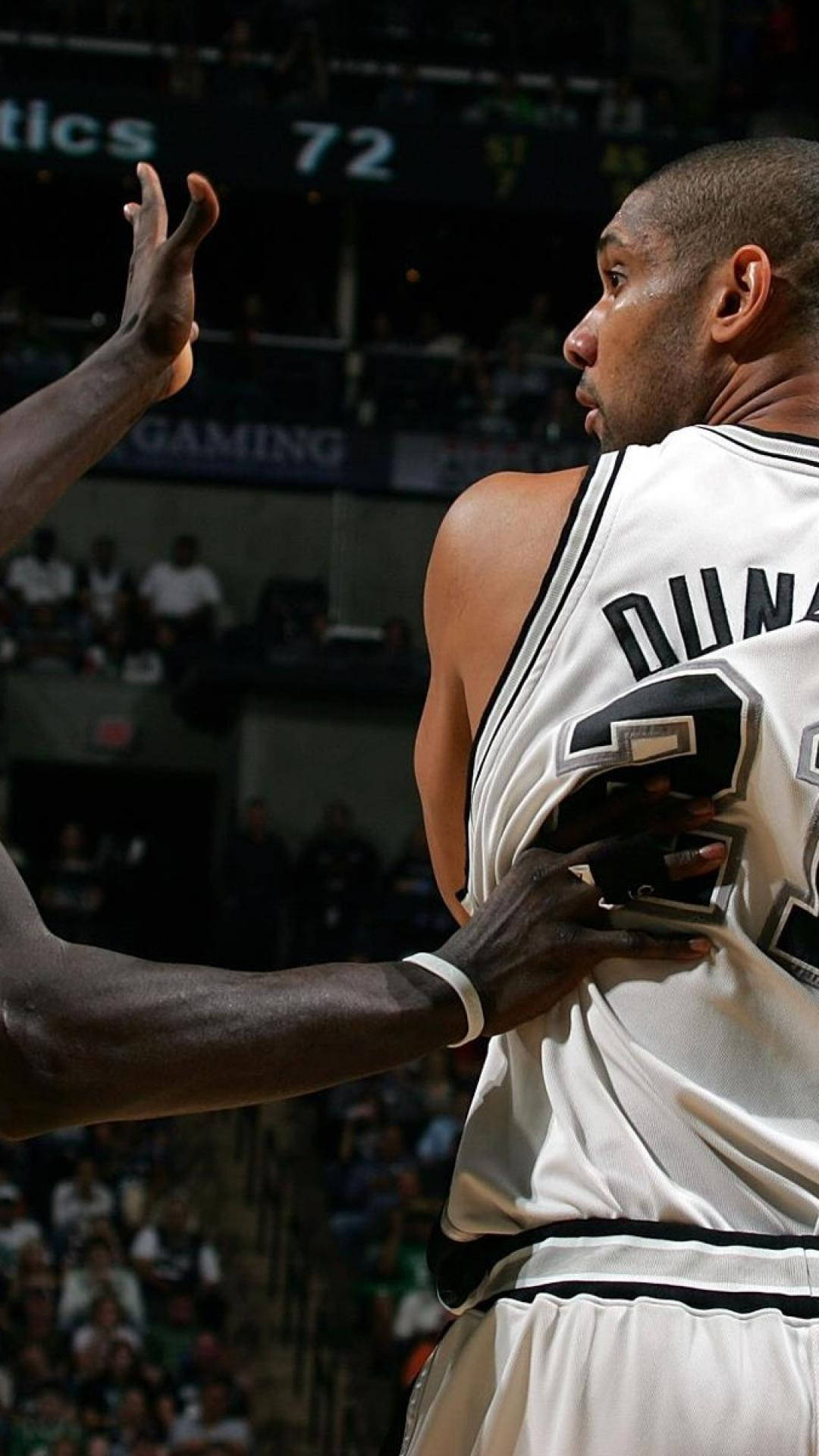 Download Tim Duncan Side View Wallpaper