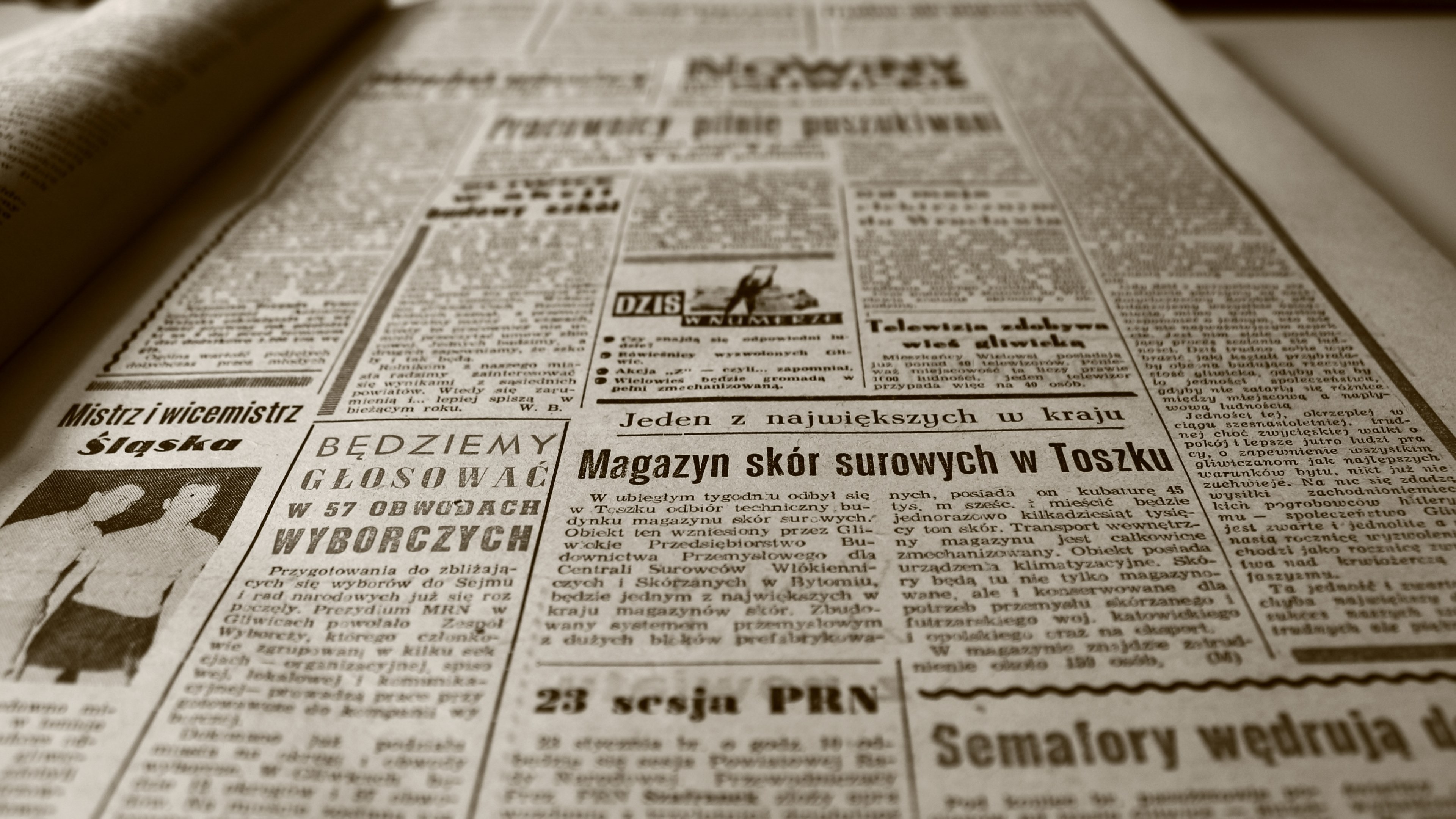 Wallpaper / old newspaper newspaper the 1960s retro sepia old 4k wallpaper free download