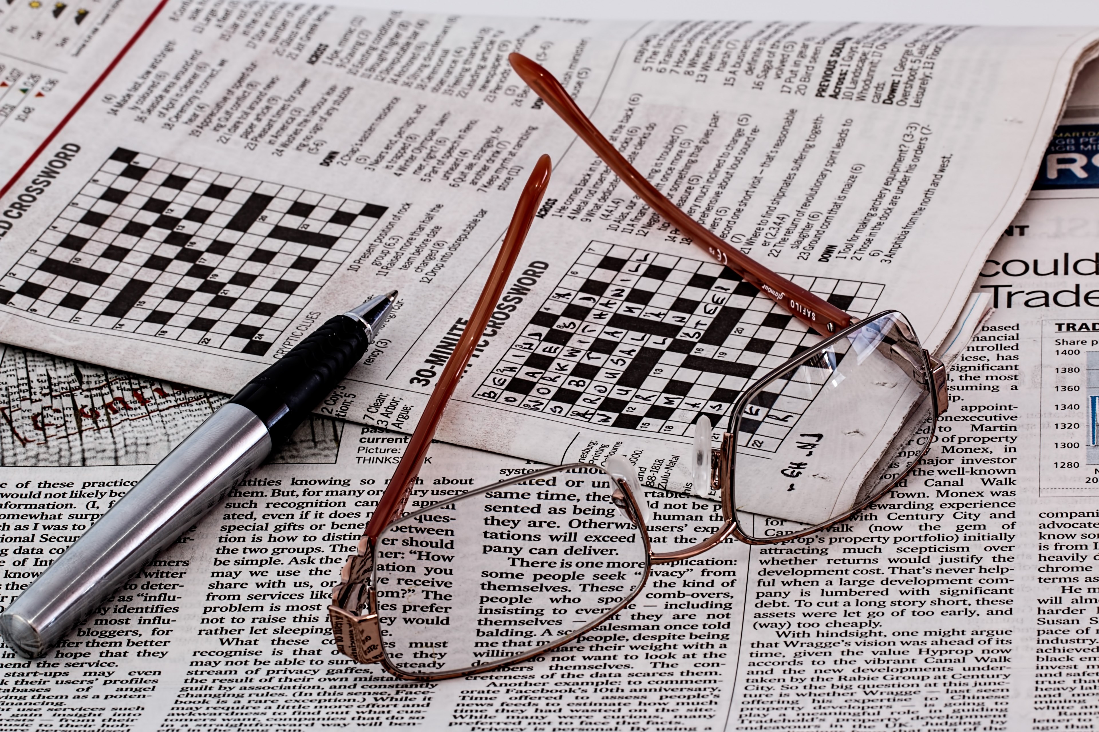 Wallpaper / newspaper news media spectacles glasses paper 4k wallpaper free download