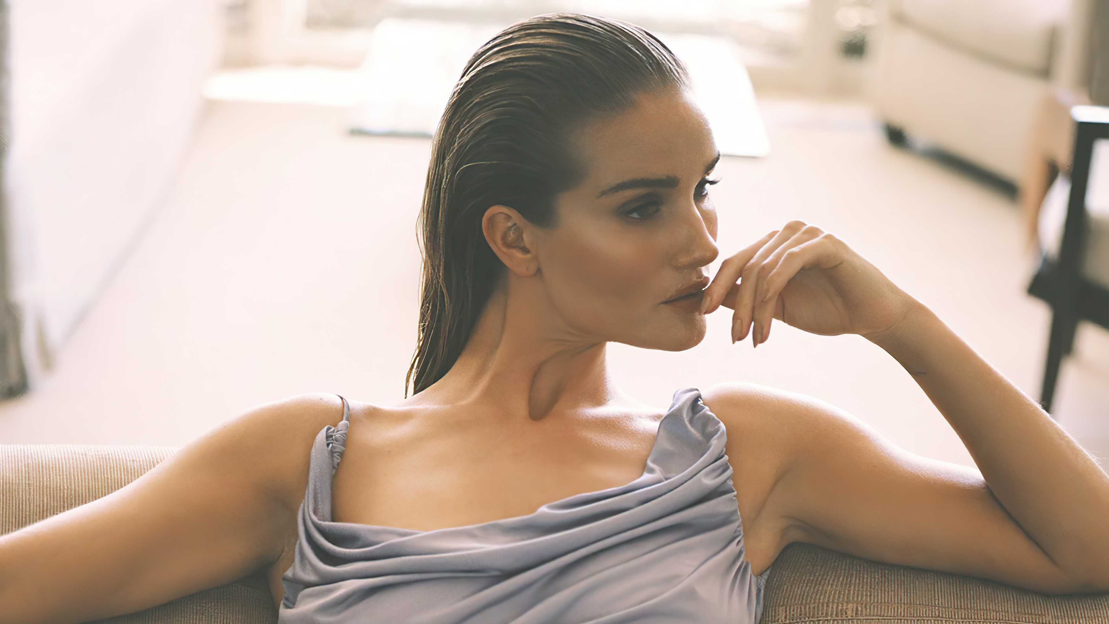 Rosie Huntington Whiteley Beautiful English Model 4K Wallpaper