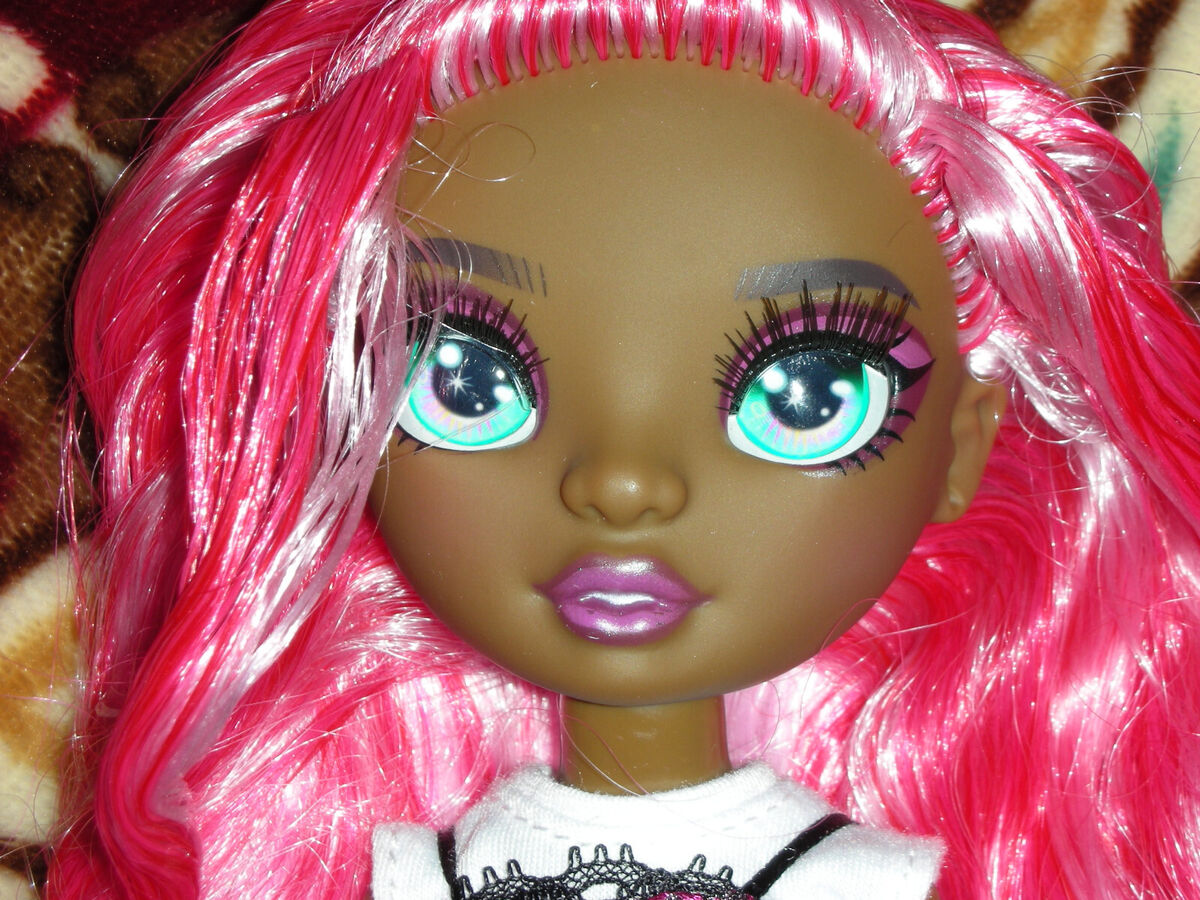 Rainbow High Daria Roselyn Doll (Deboxed with one outfit) NO BOX