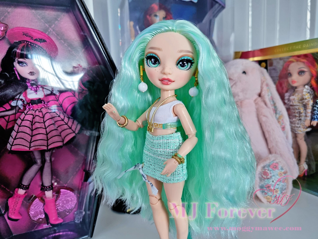 Rainbow High Daphne Minton. Daphne is so pretty <3