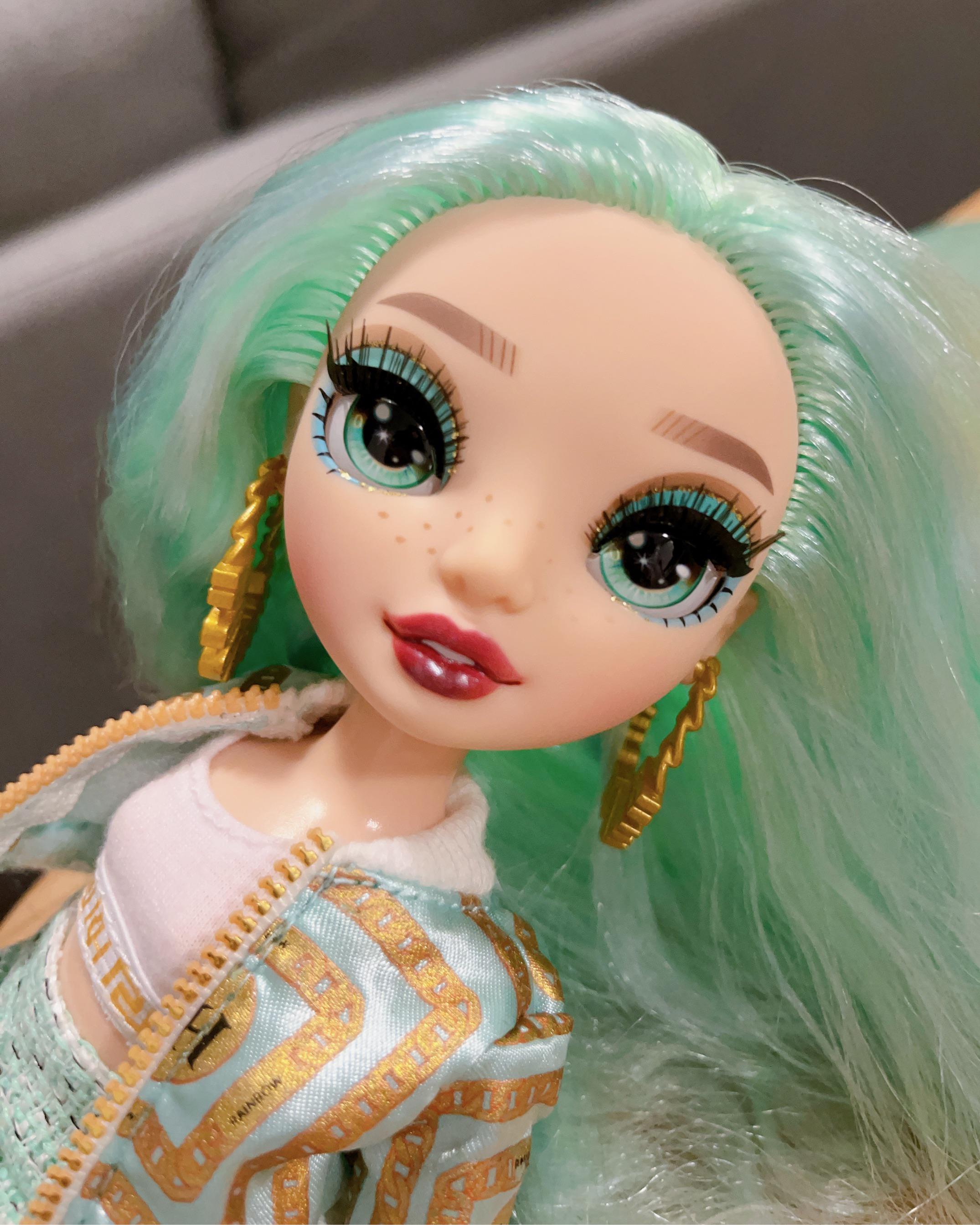 Dark Lip Daphne Minton