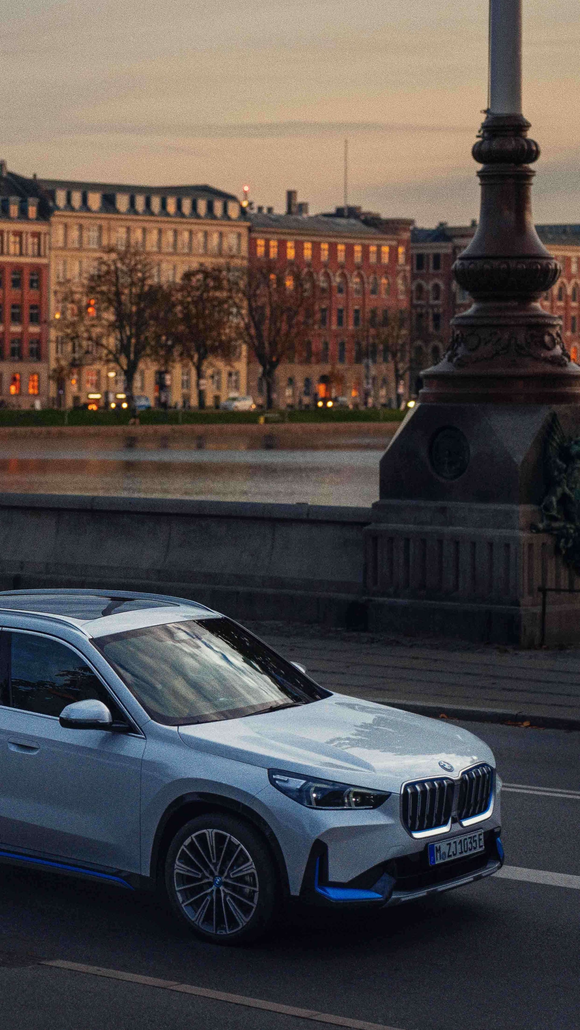 Exclusive: BMW wallpaper