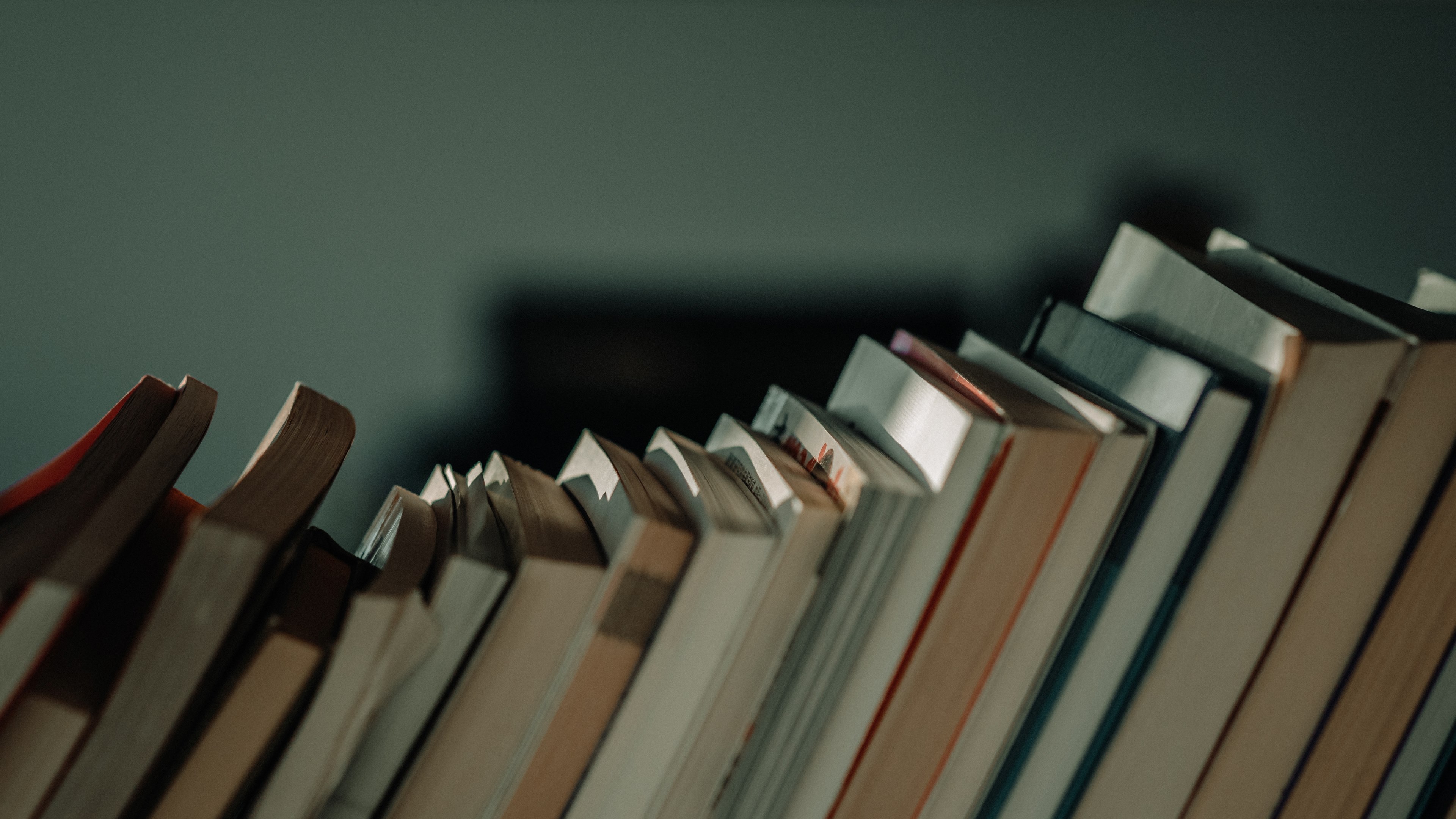 Wallpaper / book bookshelf simple and light HD 4k wallpaper free download