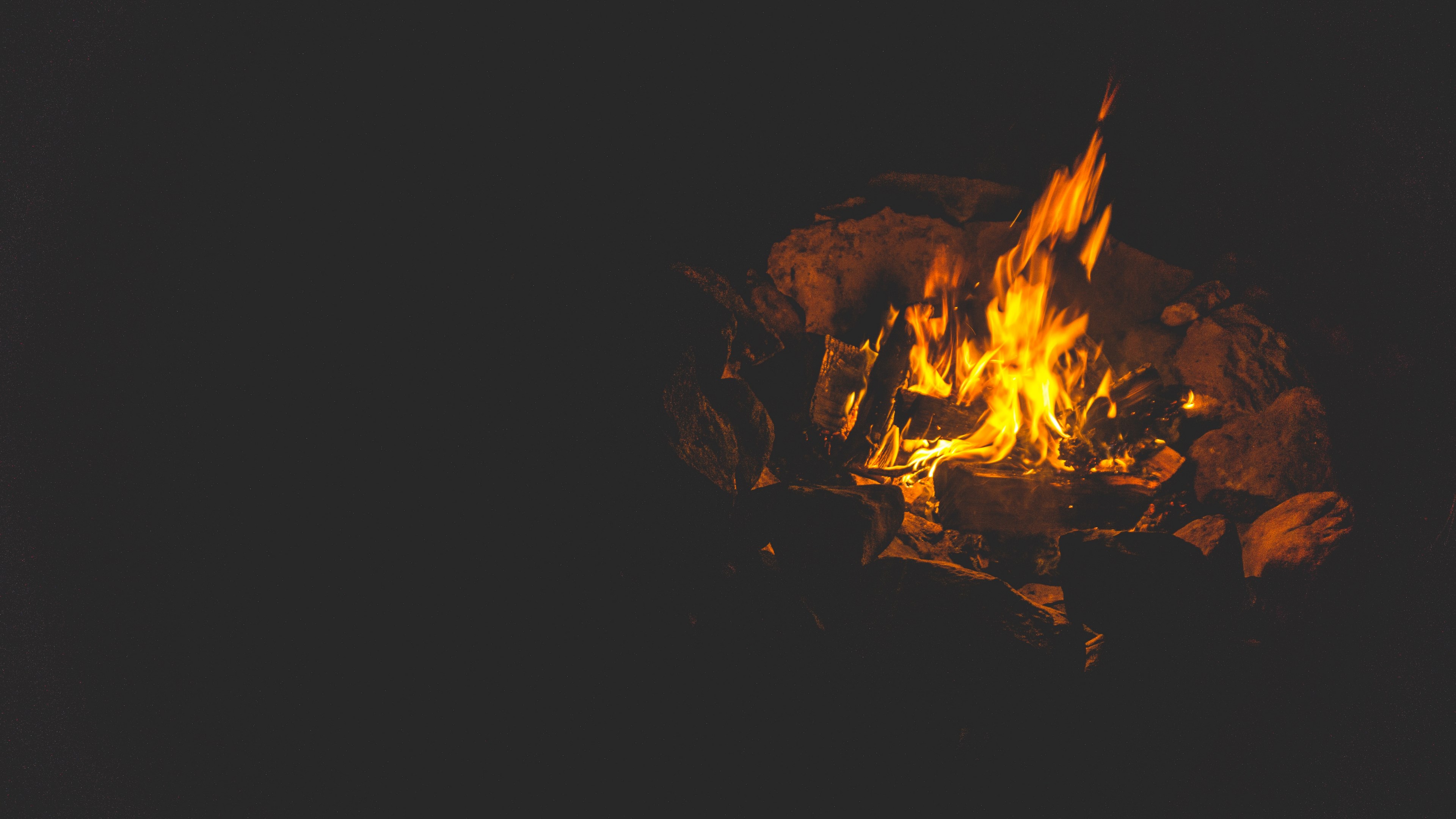 Wallpaper / bonfire campfire fire and camping HD 4k wallpaper free download