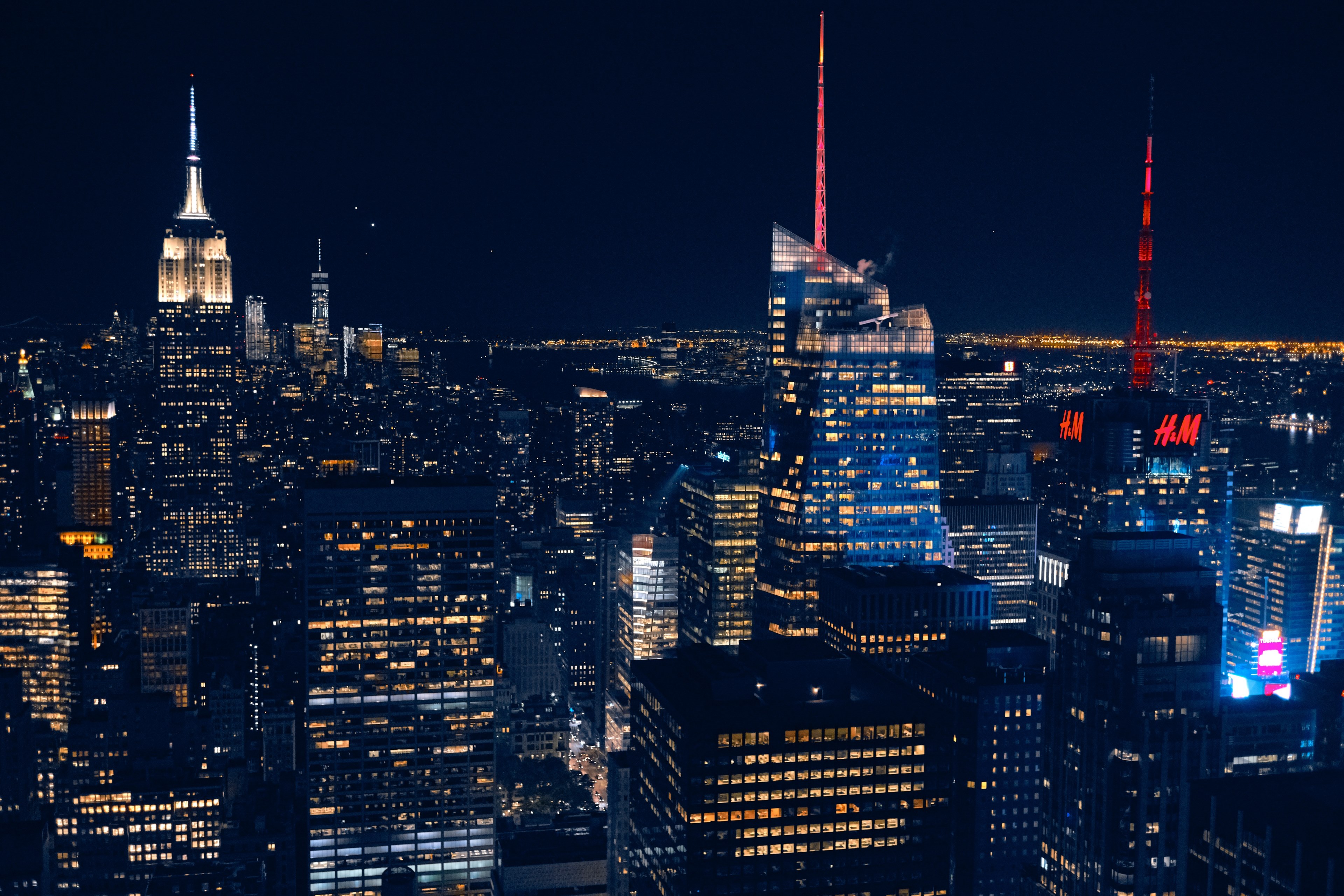 Wallpaper / the new york city skyline and skyscraper lights in the dead of night, city of lights 4k wallpaper free download