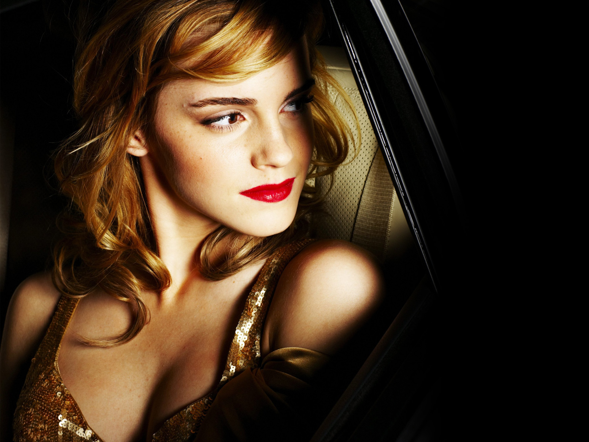 Dress 4K wallpaper for your desktop or mobile screen free and easy to download