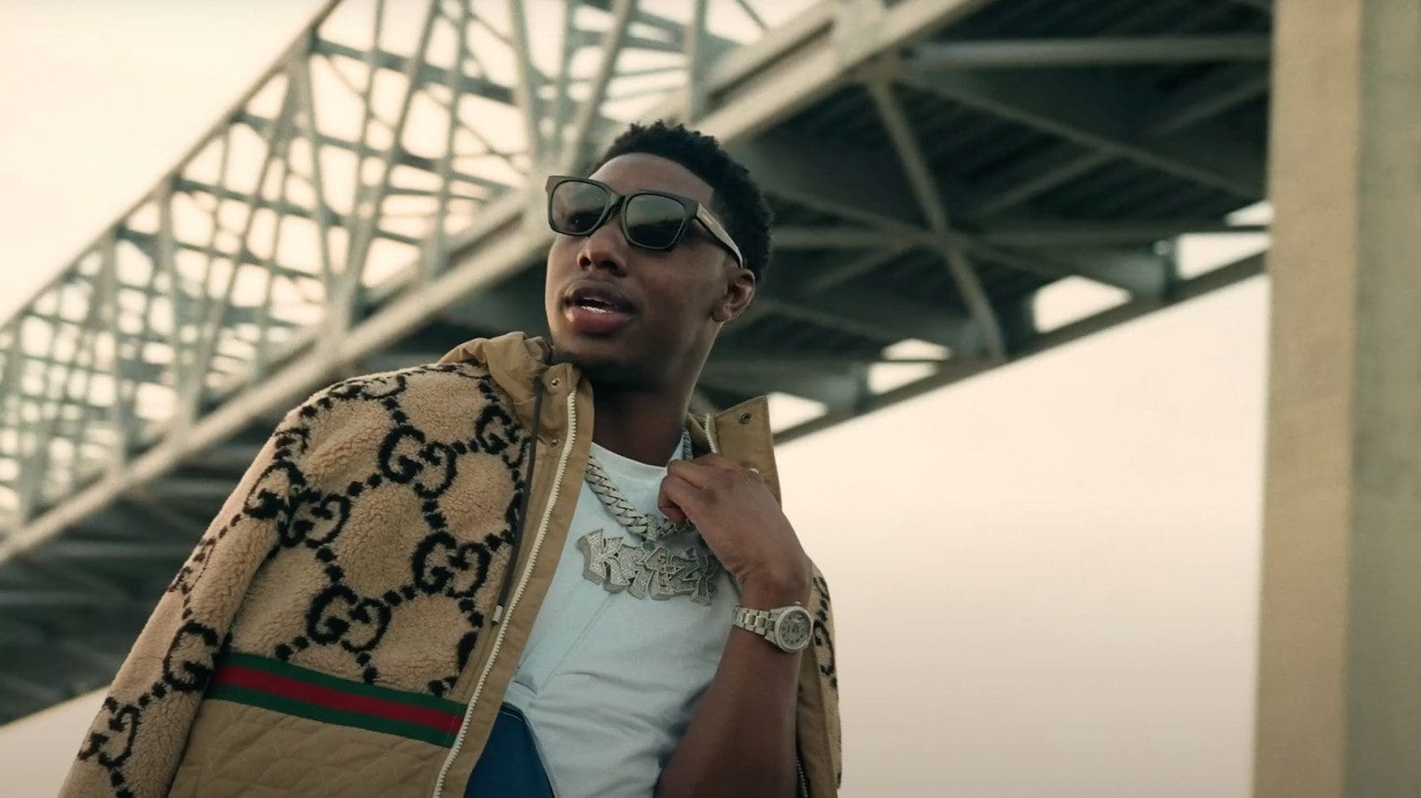 Rob49 returns with 4GOD II visual