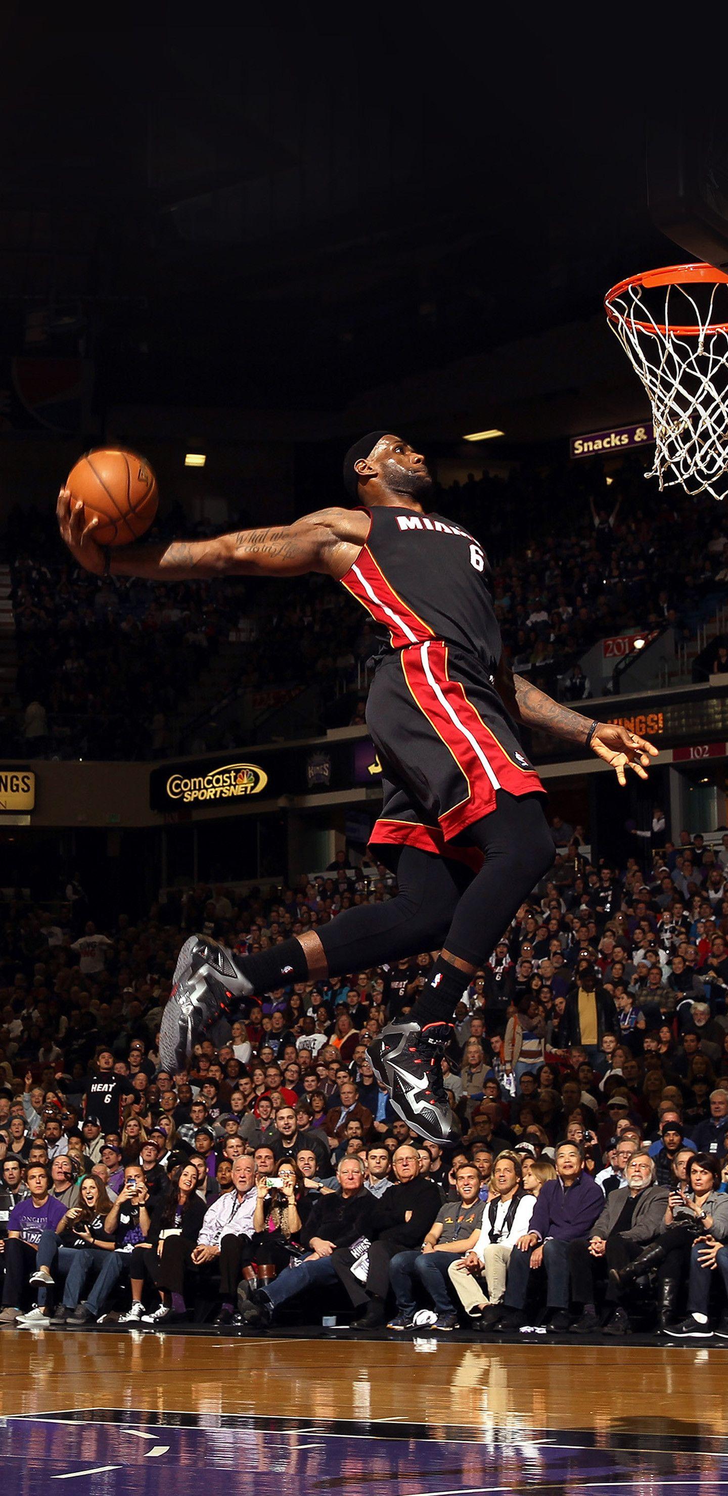 LeBron Dunk Wallpaper