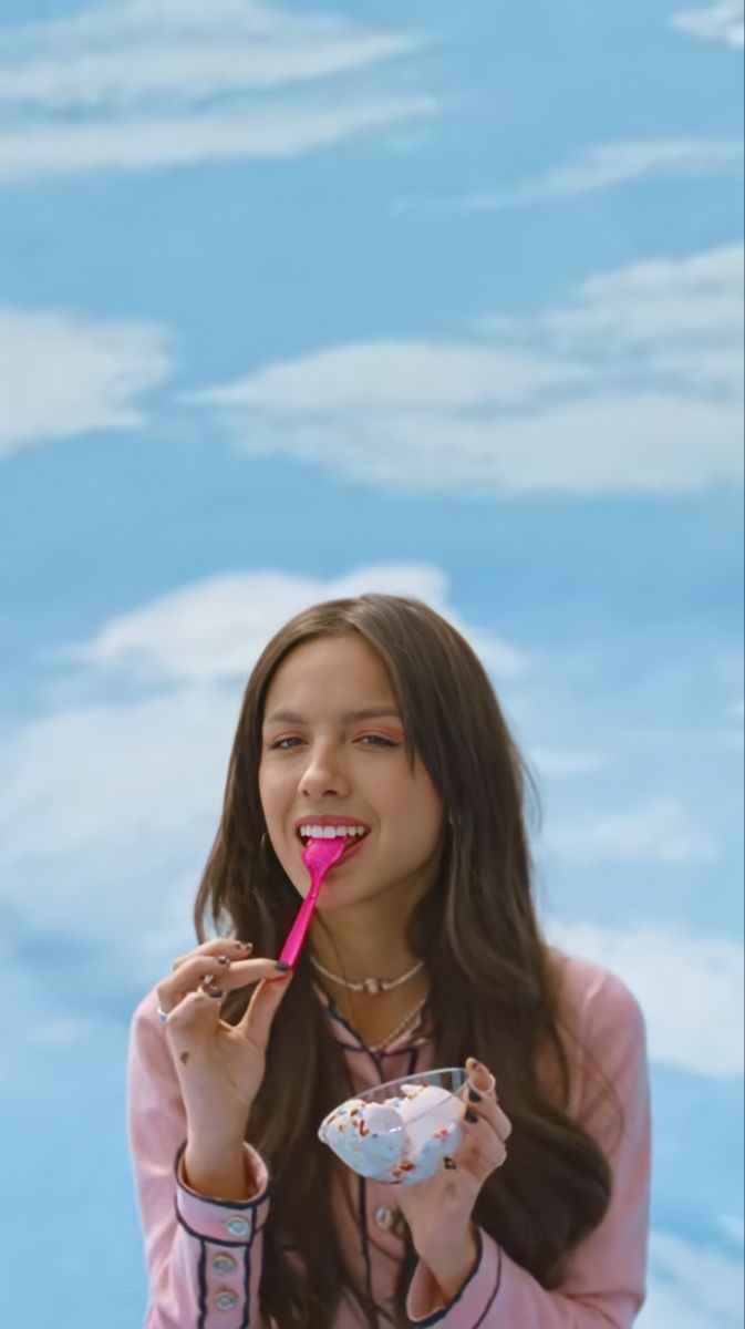 Olivia Rodrigo Wallpaper