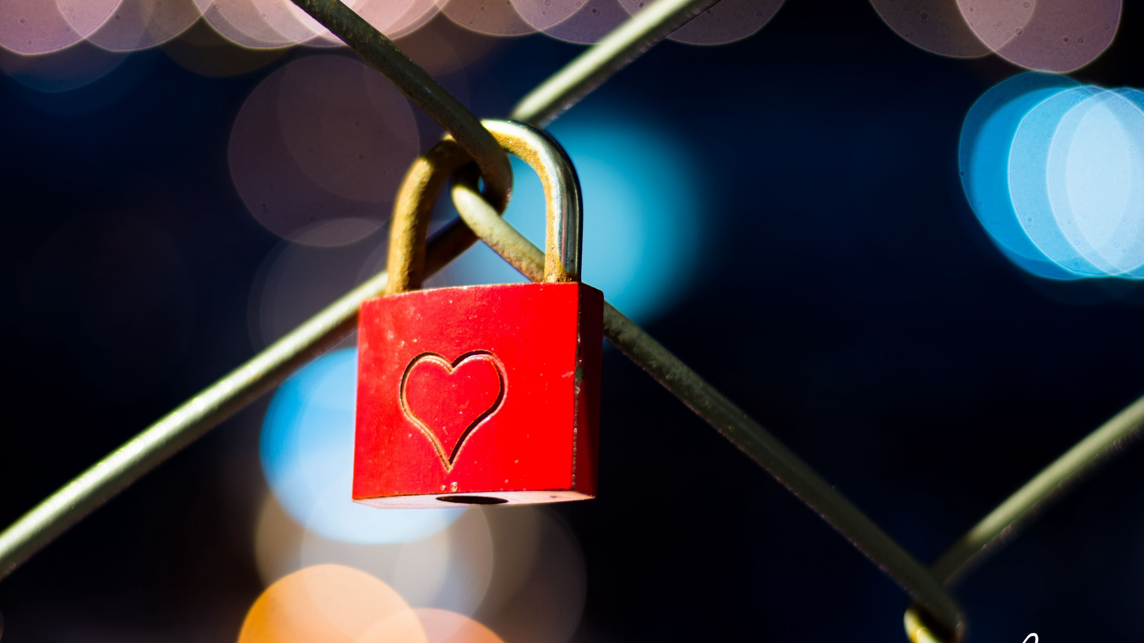 Download wallpaper 3840x2160 lock, heart, red, love 4k uhd 16:9 HD background