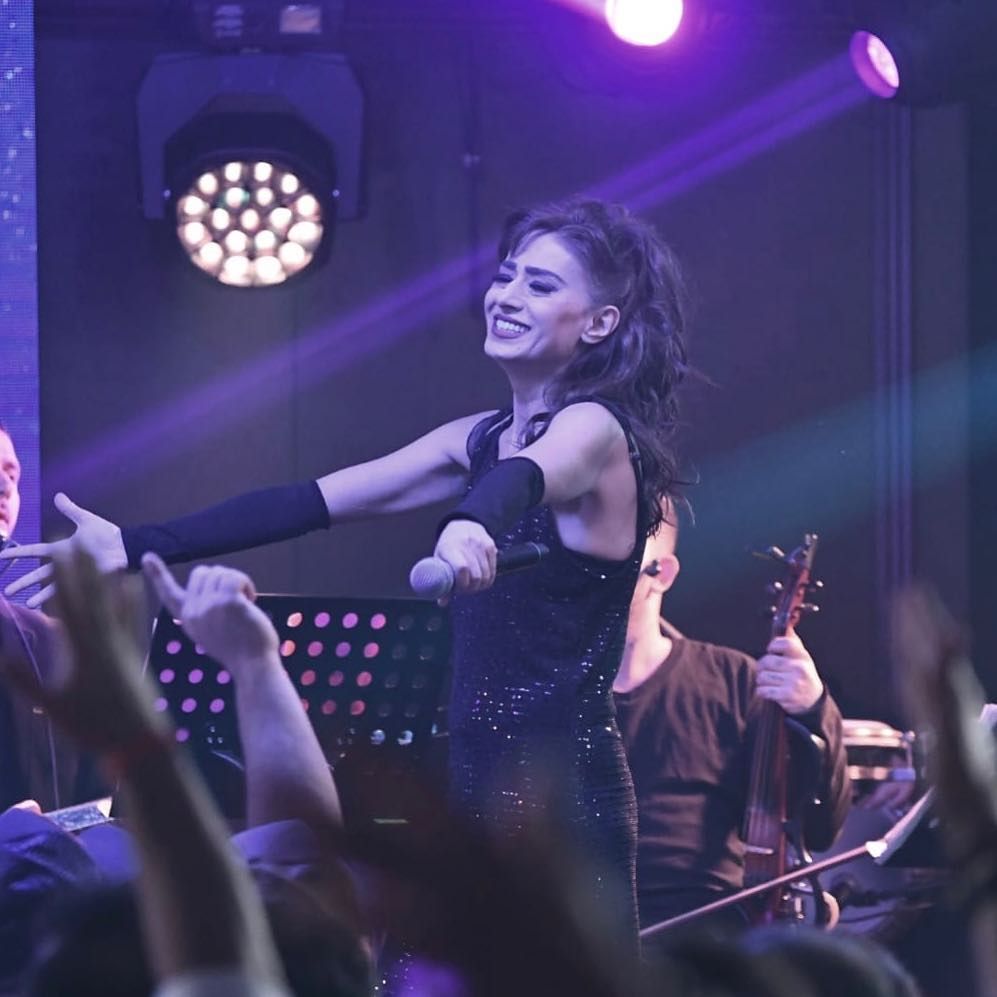 Yildiz Tilbe. Concert, People, Stars