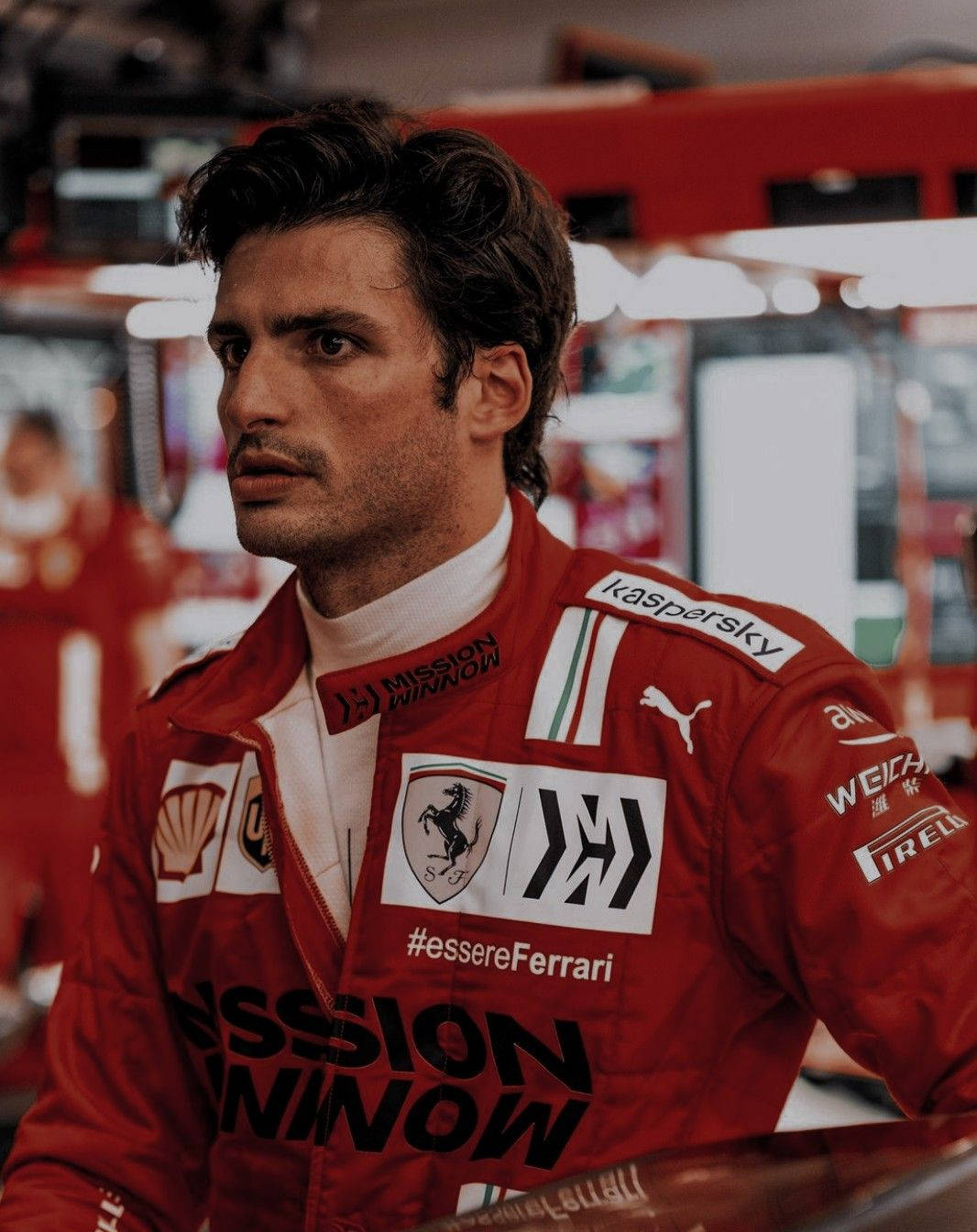 Download Carlos Sainz Jr Handsome Side