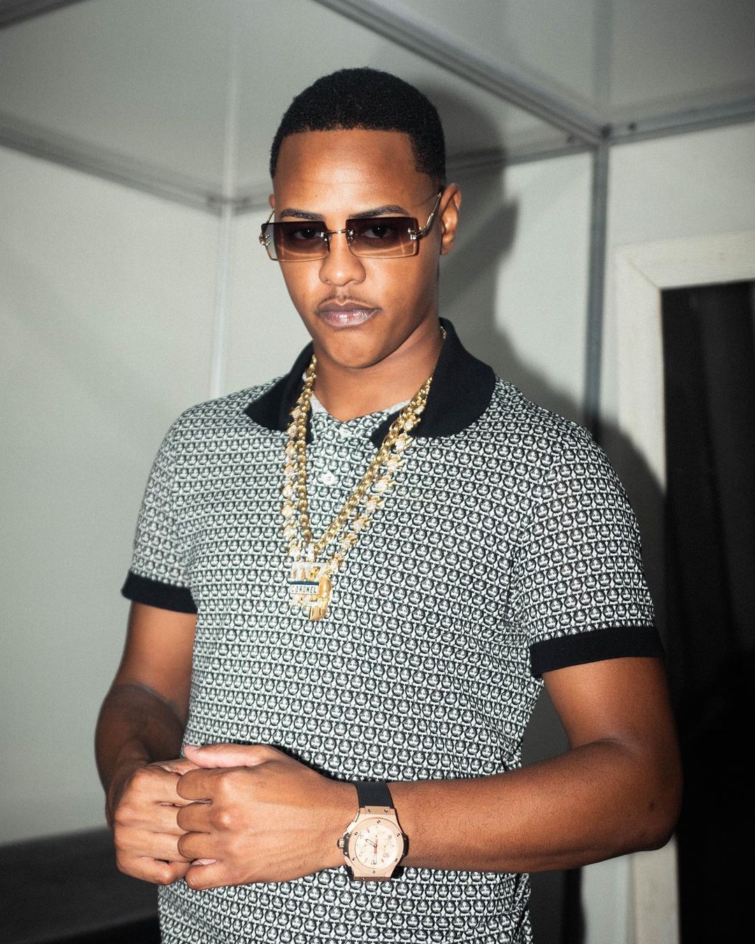 Tz da Coronel on Instagram: “Eu fiz essas grifes vestir o meu corpo