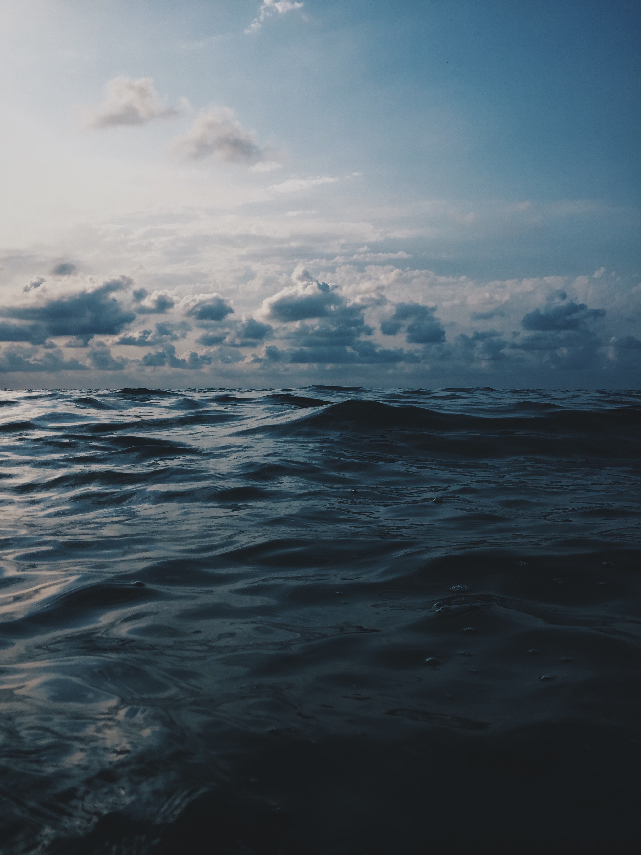 Wallpaper / dark blue ocean waves under a cloudy sky, _black sea 4k wallpaper free download
