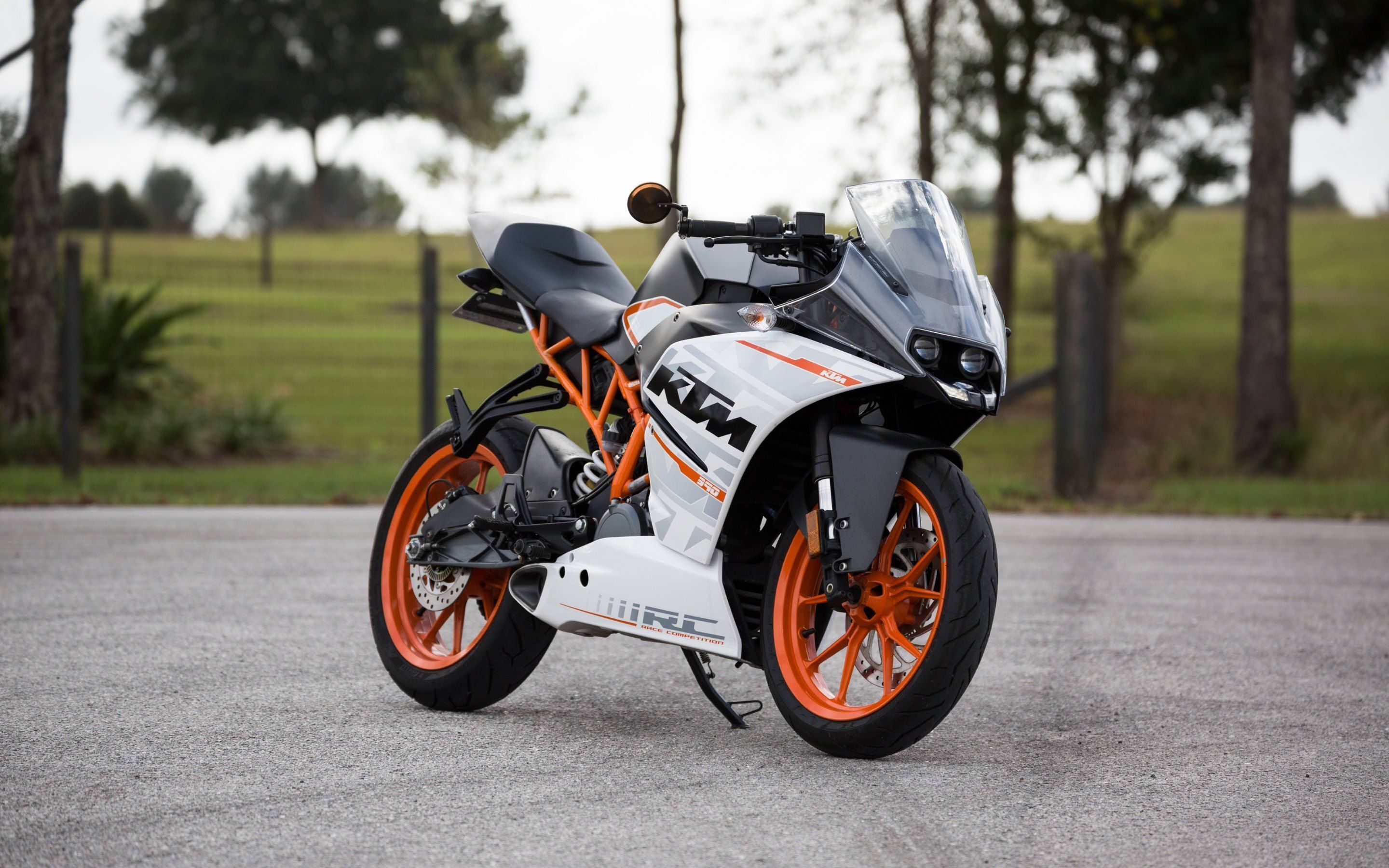 KTM RC 390 Sport Bike Wallpaper