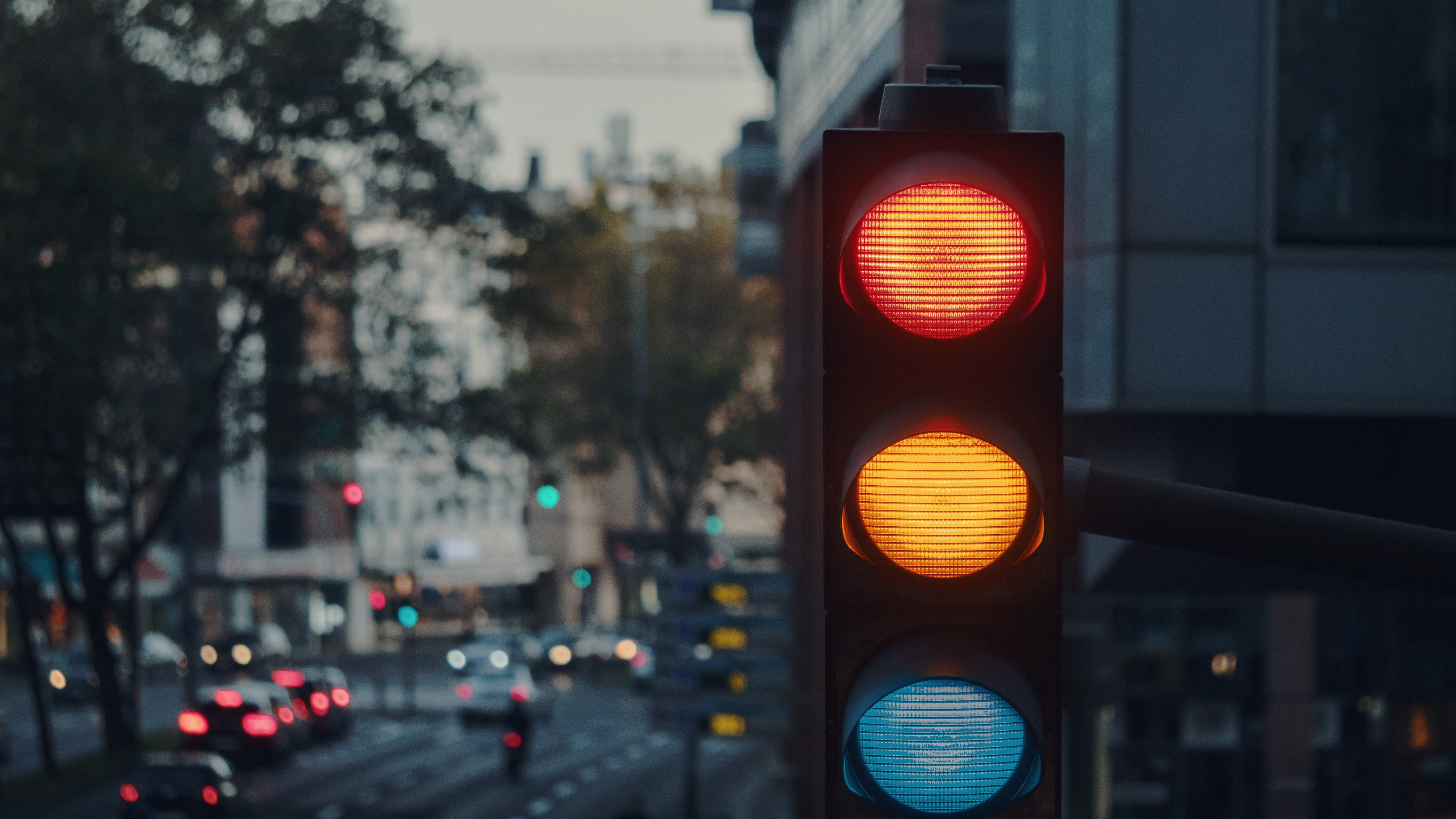 Wallpaper Traffic light, city, dusk 3840x2160 UHD 4K Picture, Image