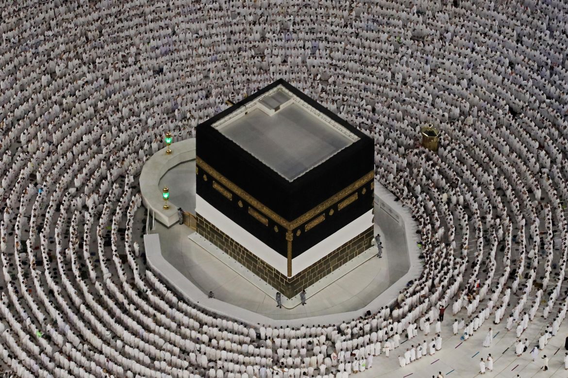 Photos: One million Muslims start Hajj pilgrimage in Mecca